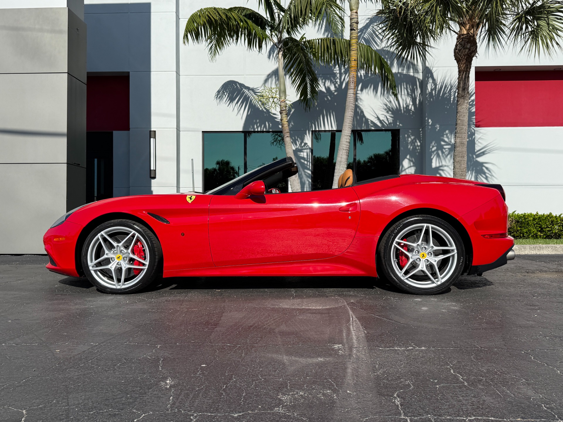 Used-2017-Ferrari-California-T