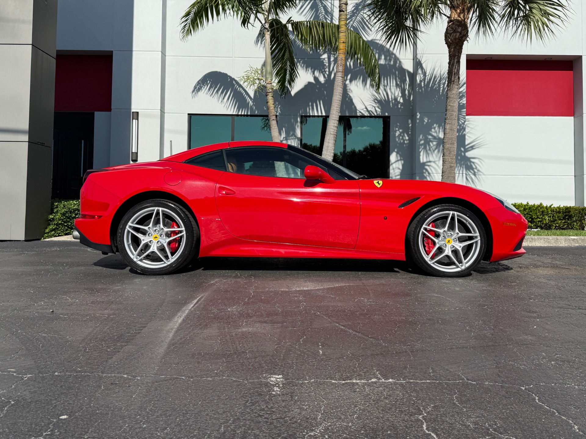 Used-2017-Ferrari-California-T