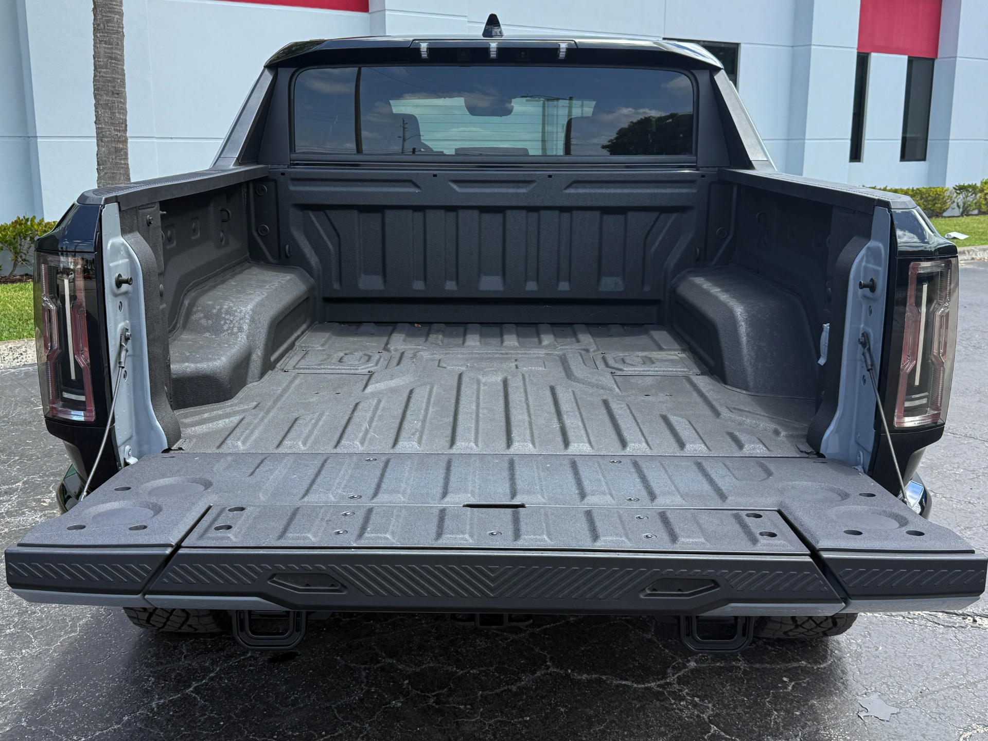 Used-2024-GMC-HUMMER-EV-3X