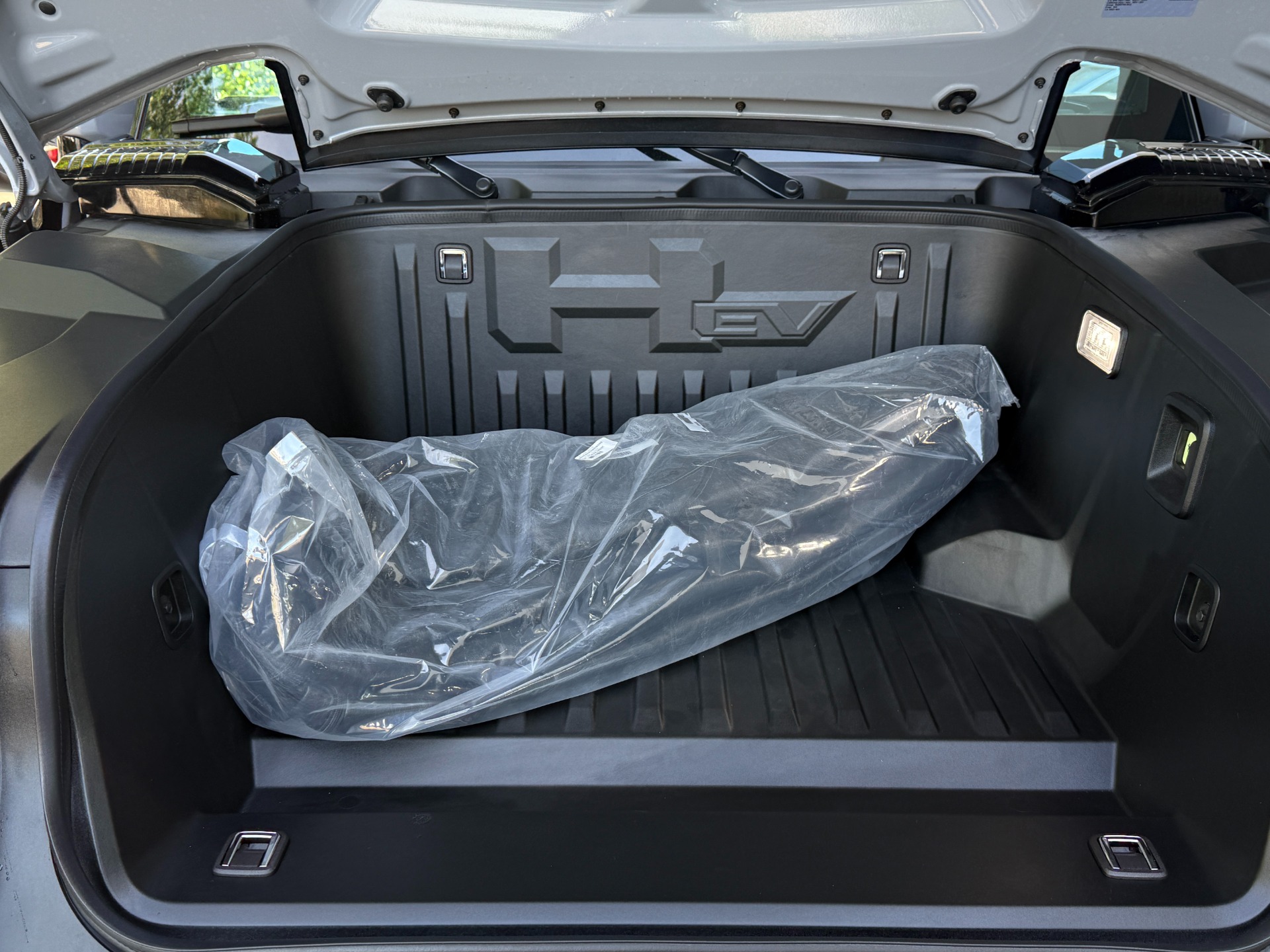 Used-2024-GMC-HUMMER-EV-2X