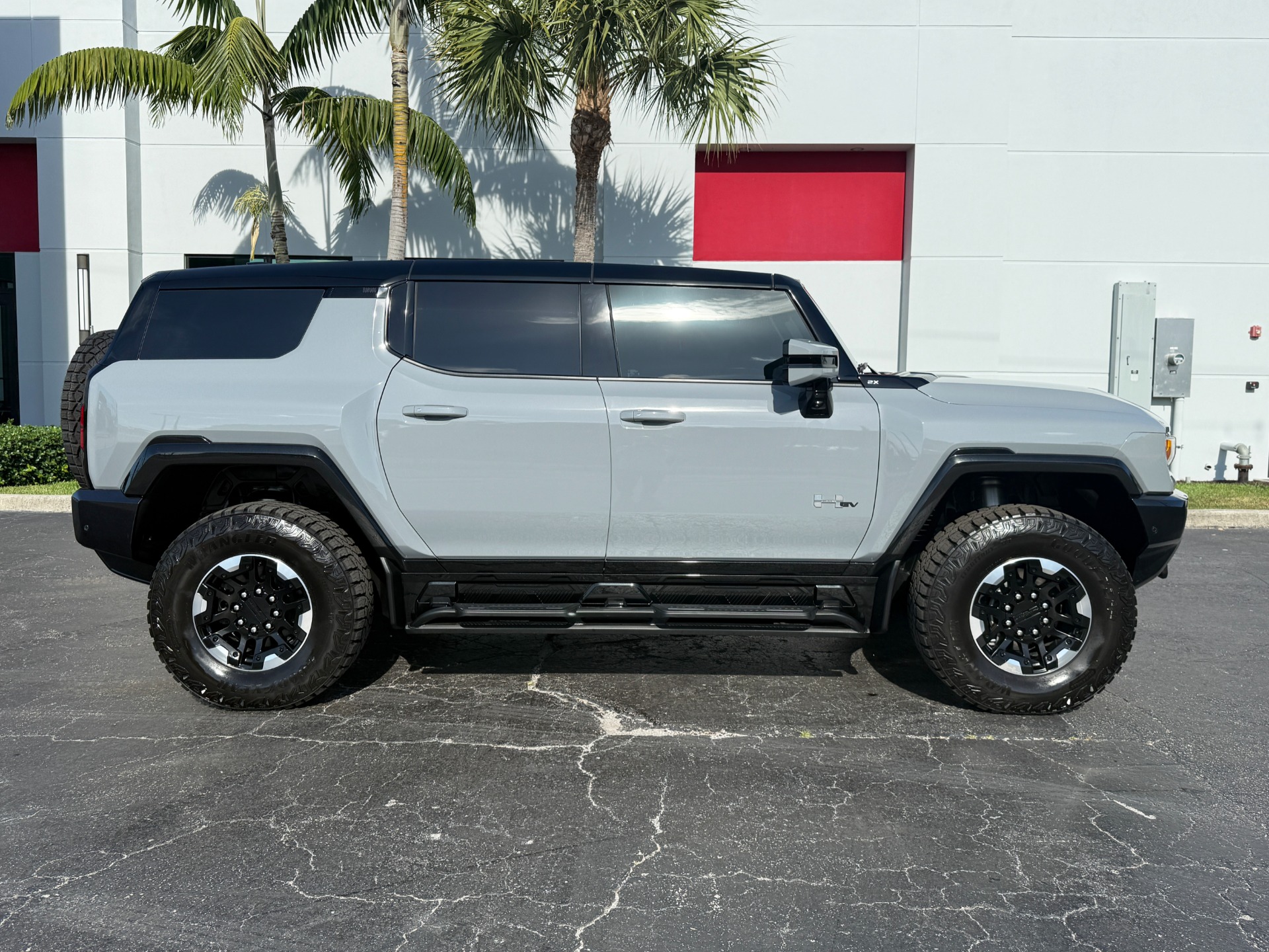 Used-2024-GMC-HUMMER-EV-2X