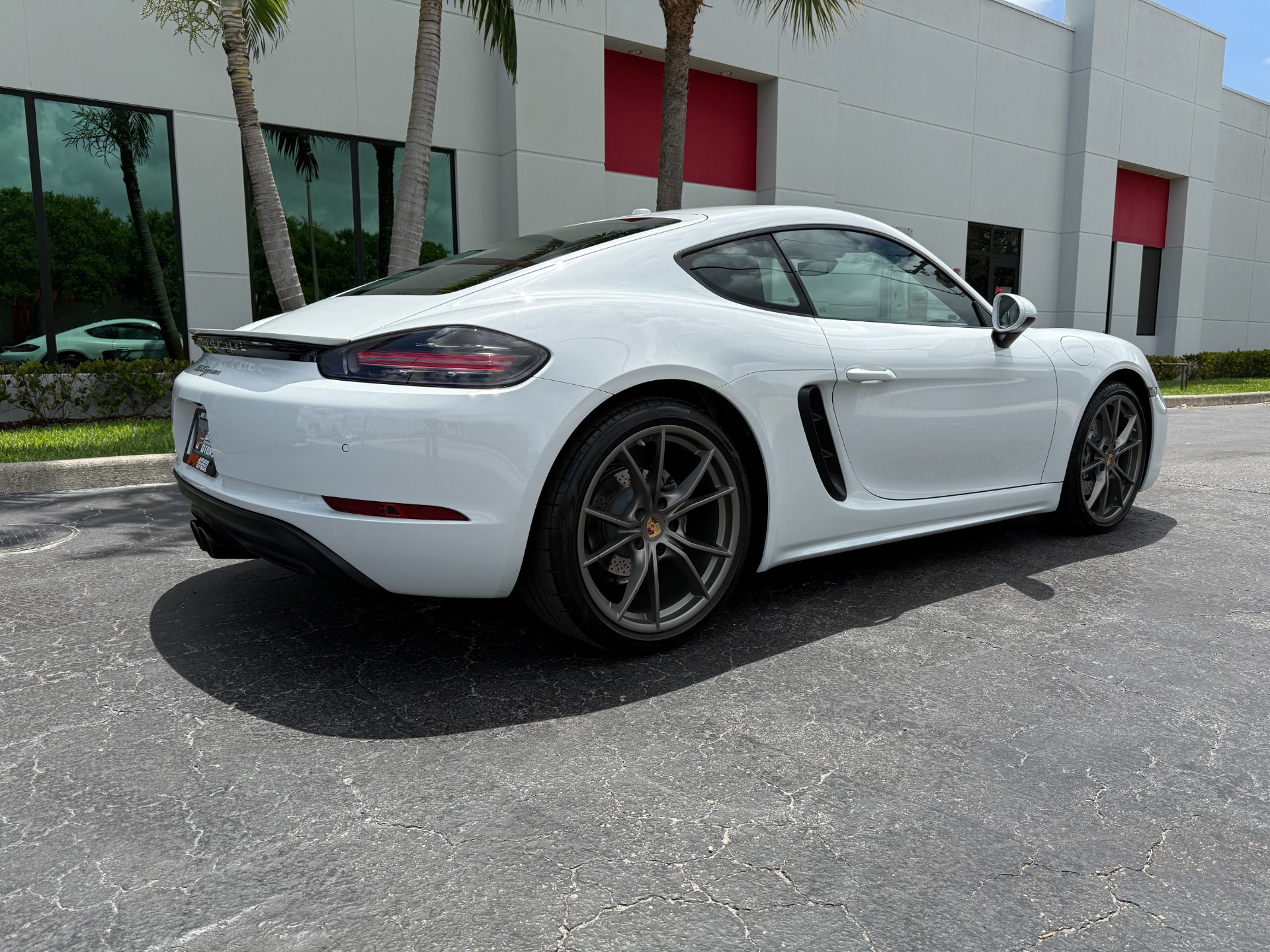 Used-2022-Porsche-718-Cayman