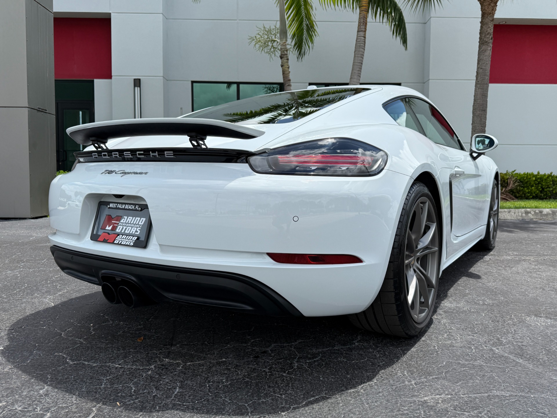 Used-2022-Porsche-718-Cayman