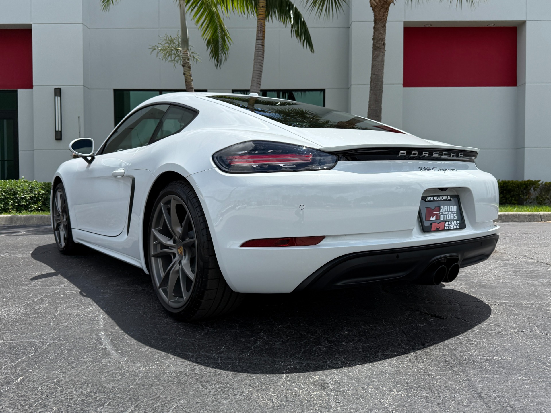 Used-2022-Porsche-718-Cayman