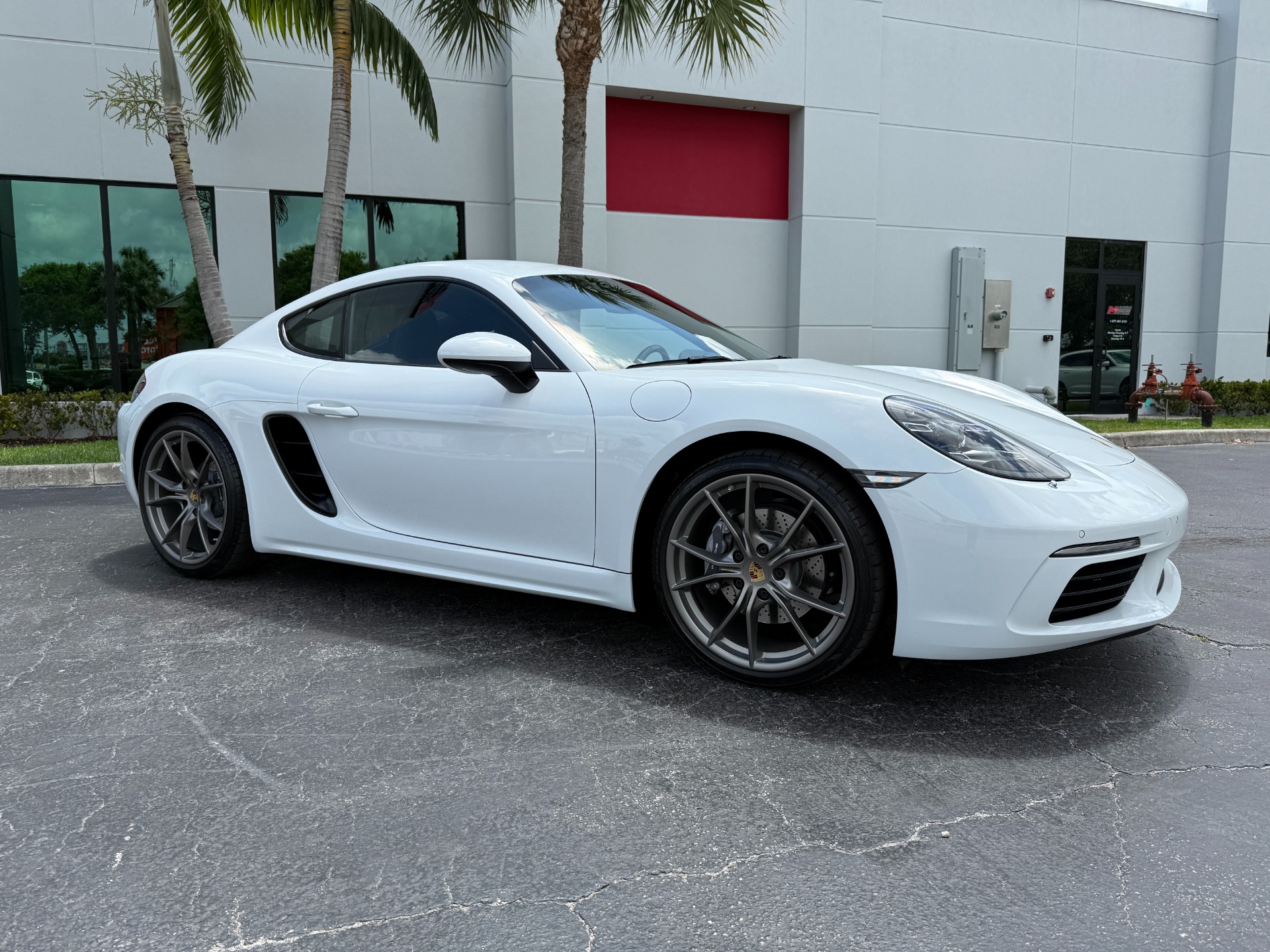 Used-2022-Porsche-718-Cayman
