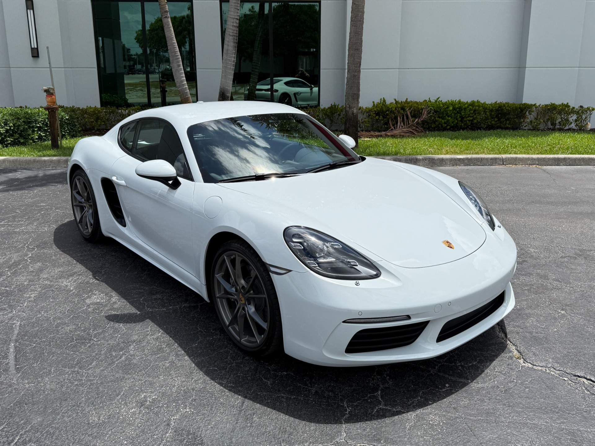 Used-2022-Porsche-718-Cayman