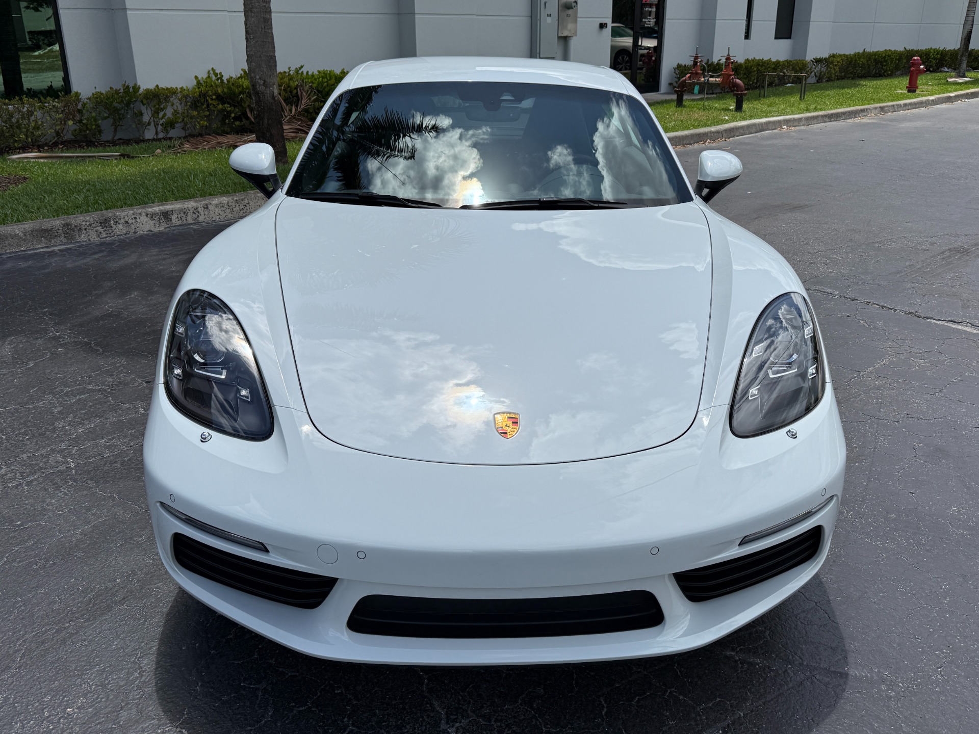 Used-2022-Porsche-718-Cayman