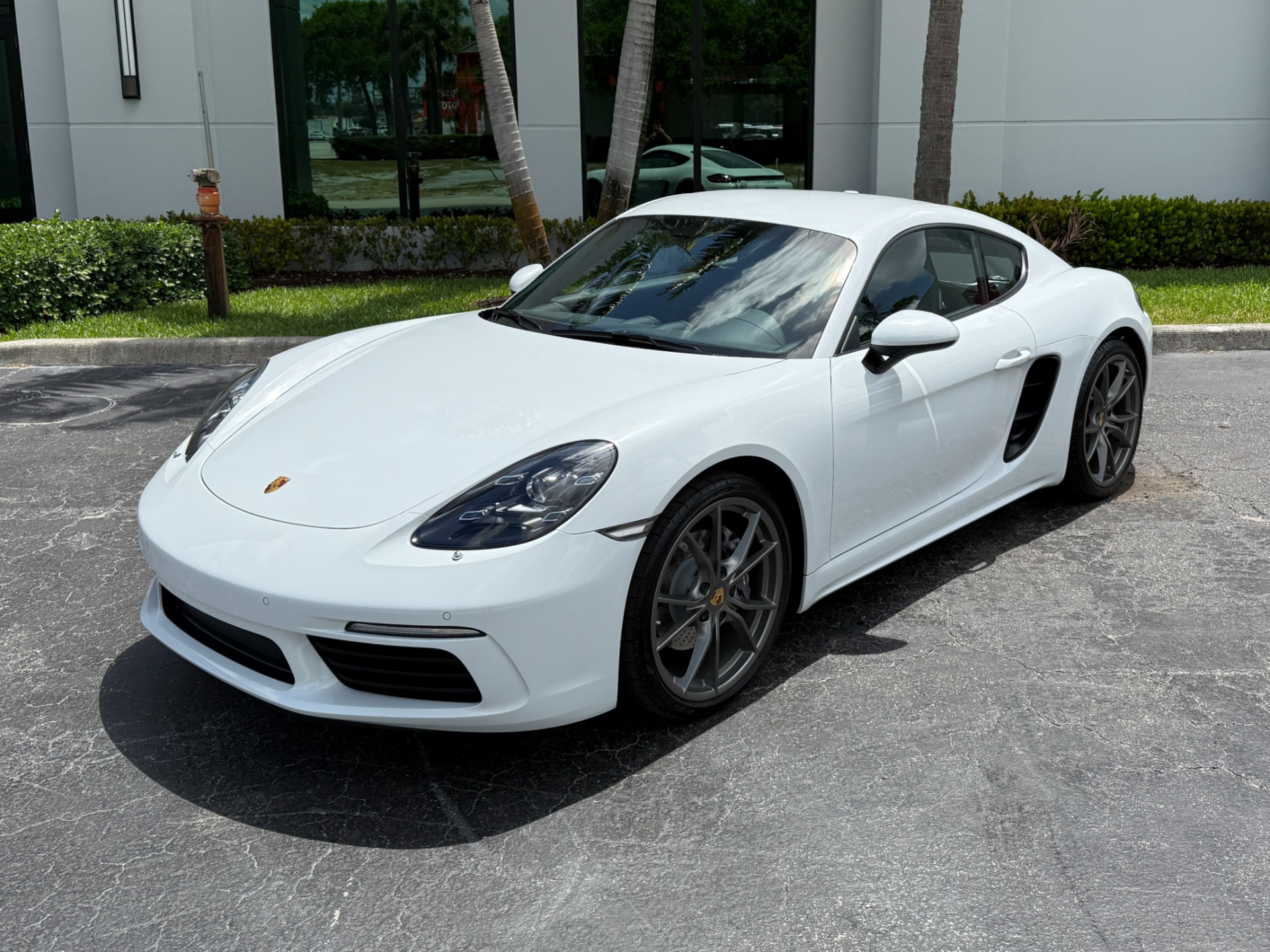 Used-2022-Porsche-718-Cayman