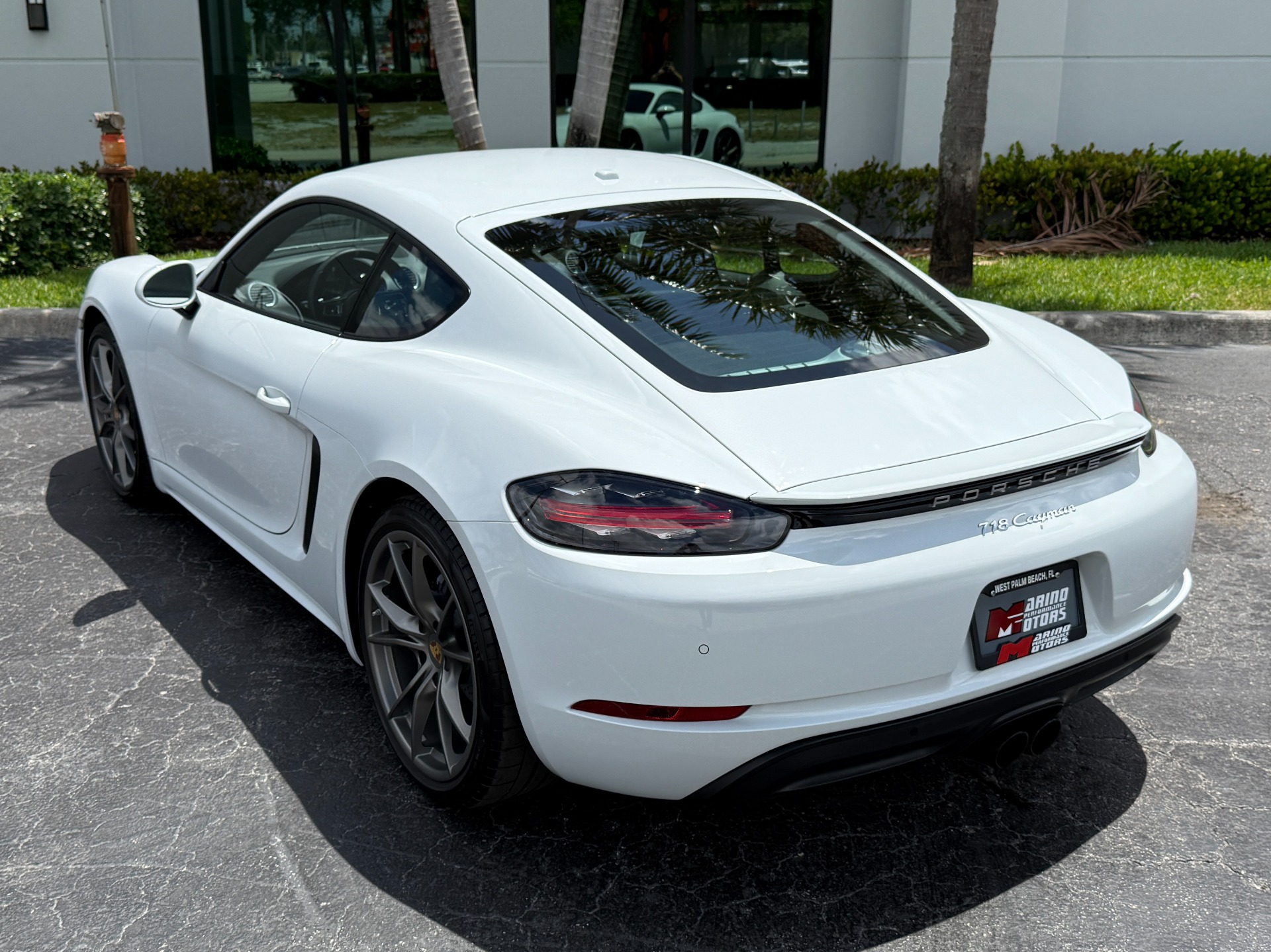 Used-2022-Porsche-718-Cayman