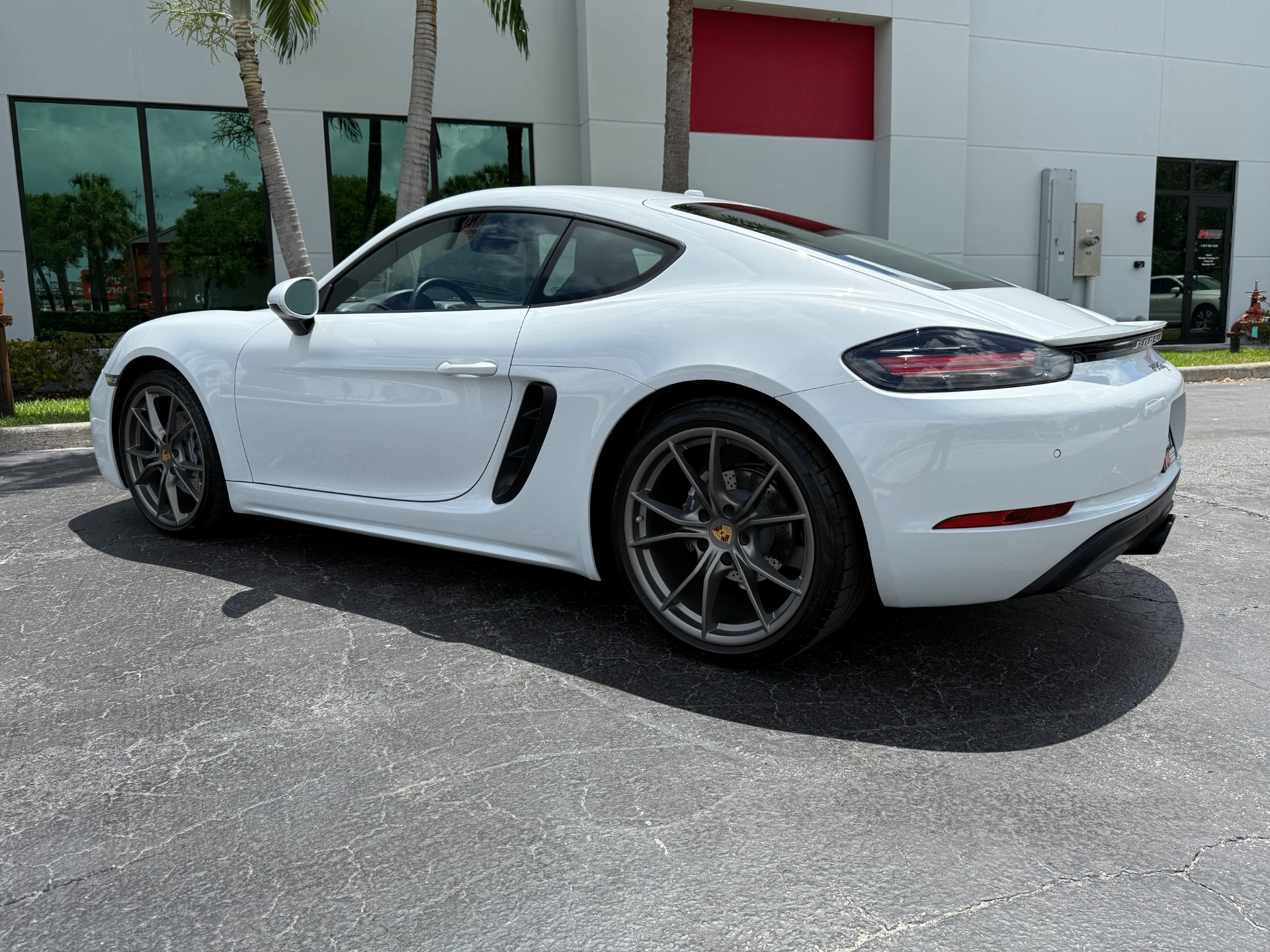 Used-2022-Porsche-718-Cayman