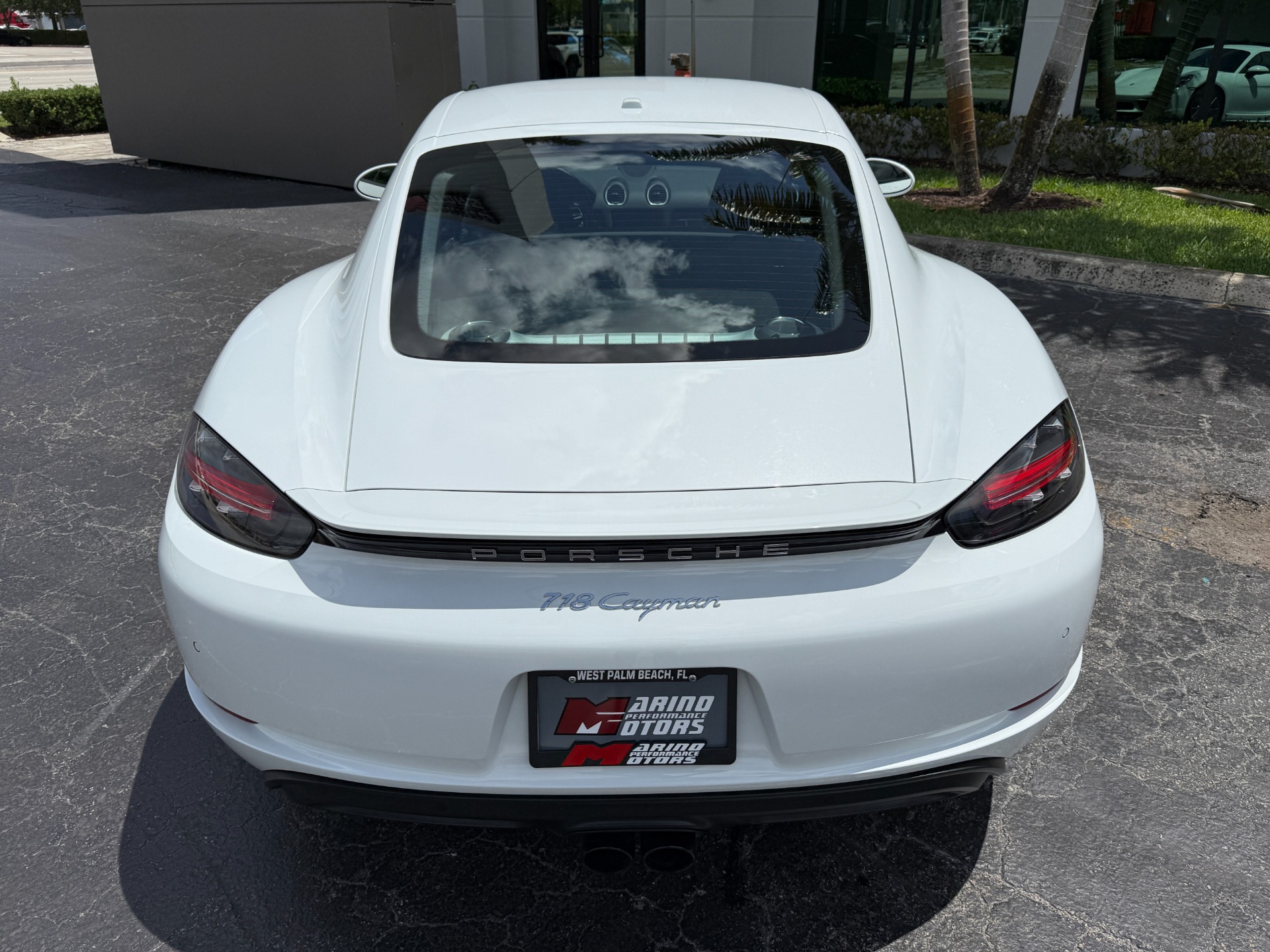 Used-2022-Porsche-718-Cayman