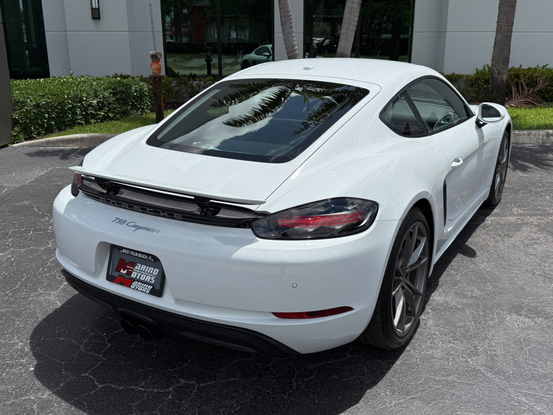 Used-2022-Porsche-718-Cayman