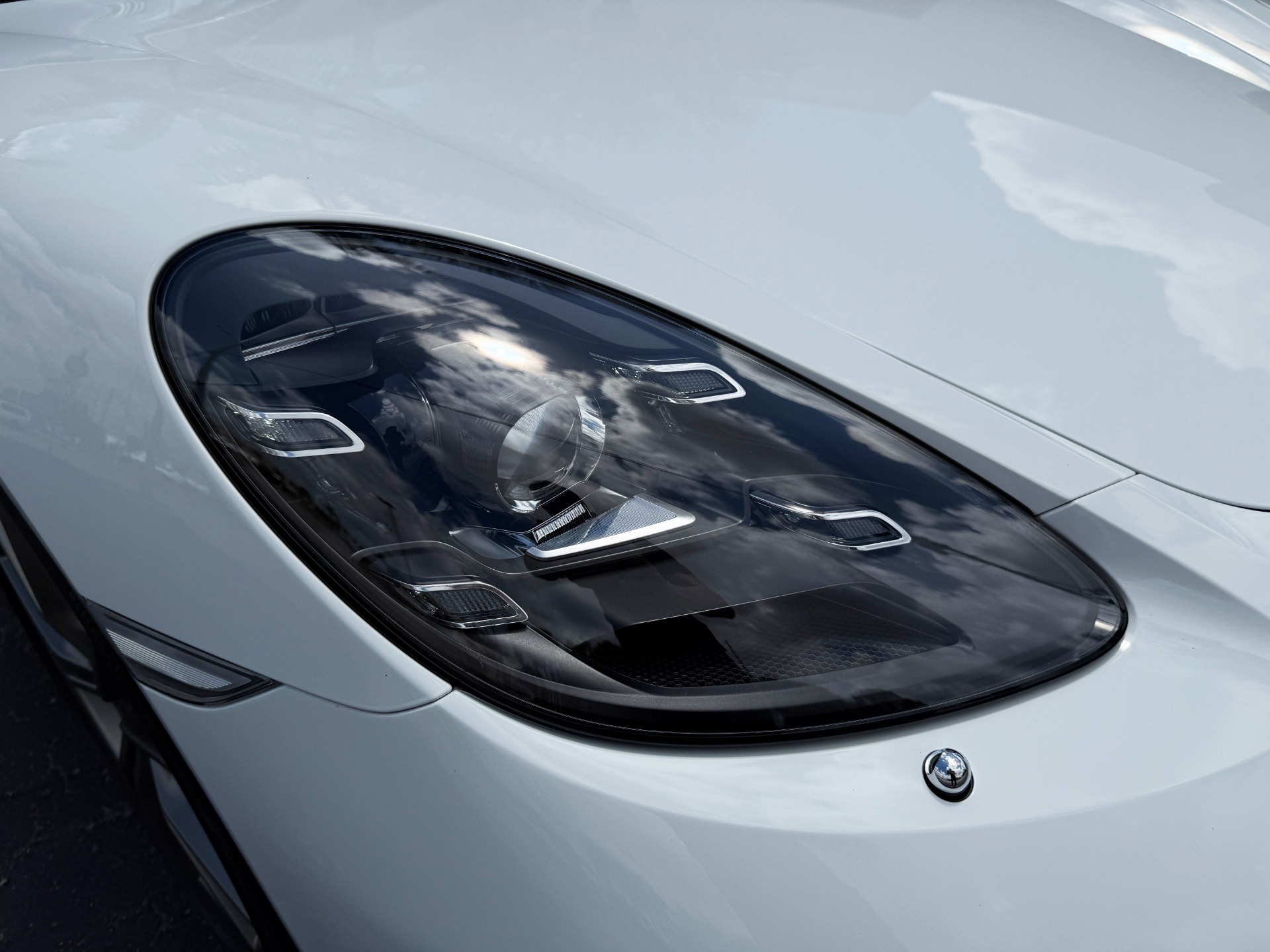Used-2022-Porsche-718-Cayman