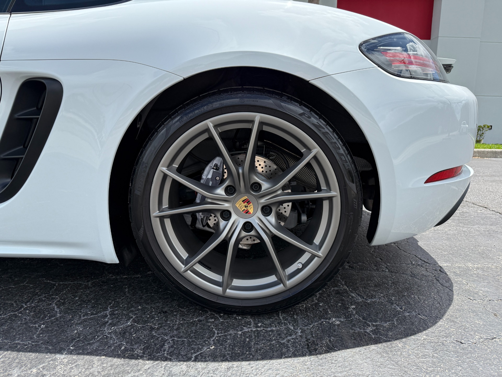 Used-2022-Porsche-718-Cayman