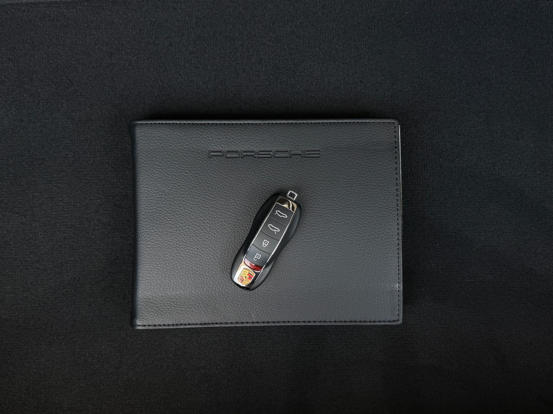 Used-2022-Porsche-718-Cayman