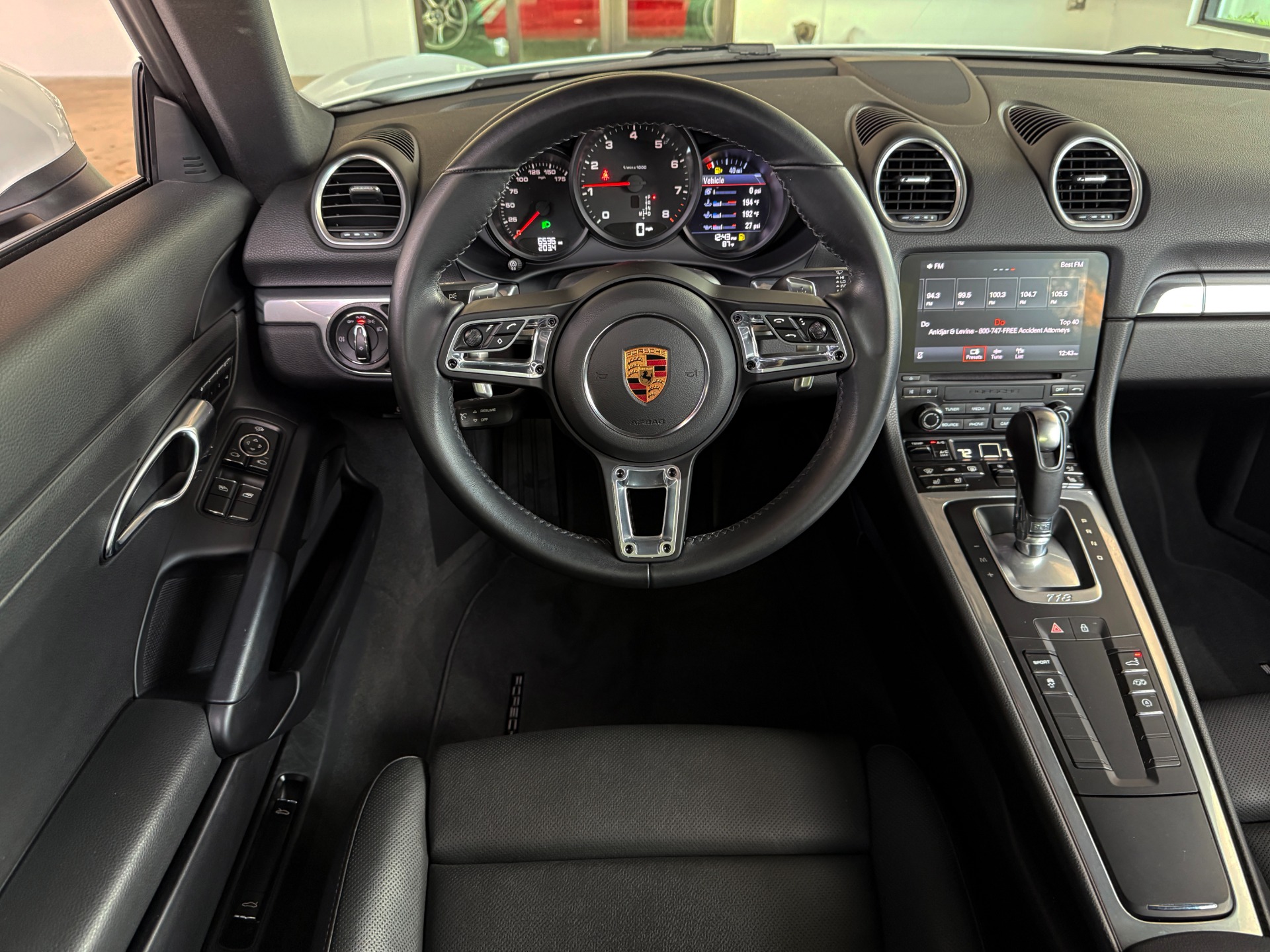 Used-2022-Porsche-718-Cayman