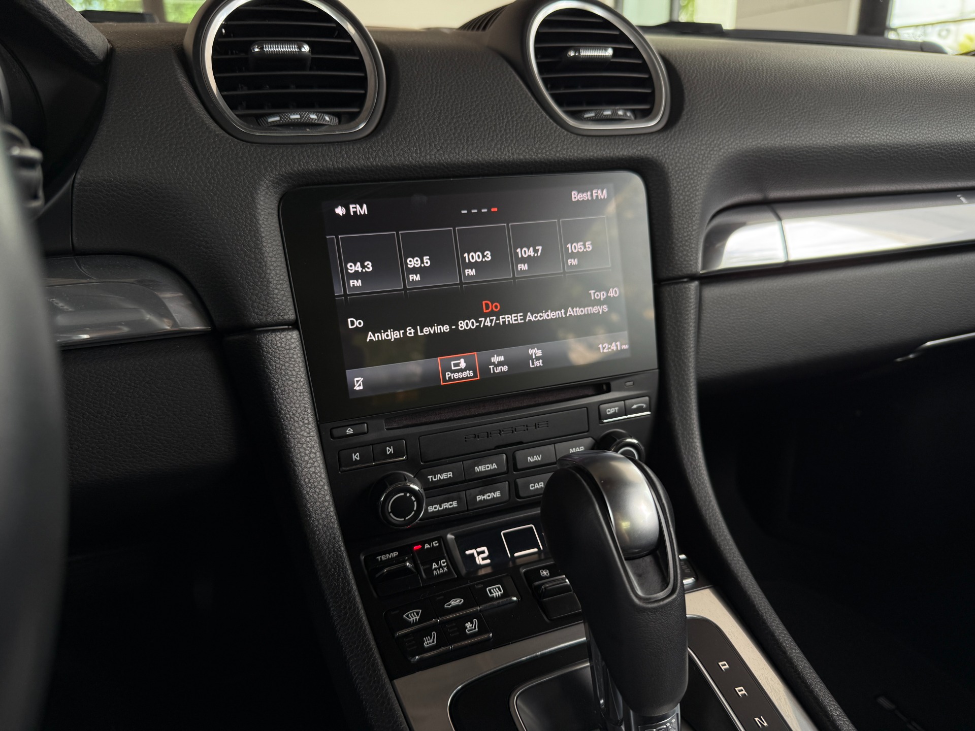 Used-2022-Porsche-718-Cayman