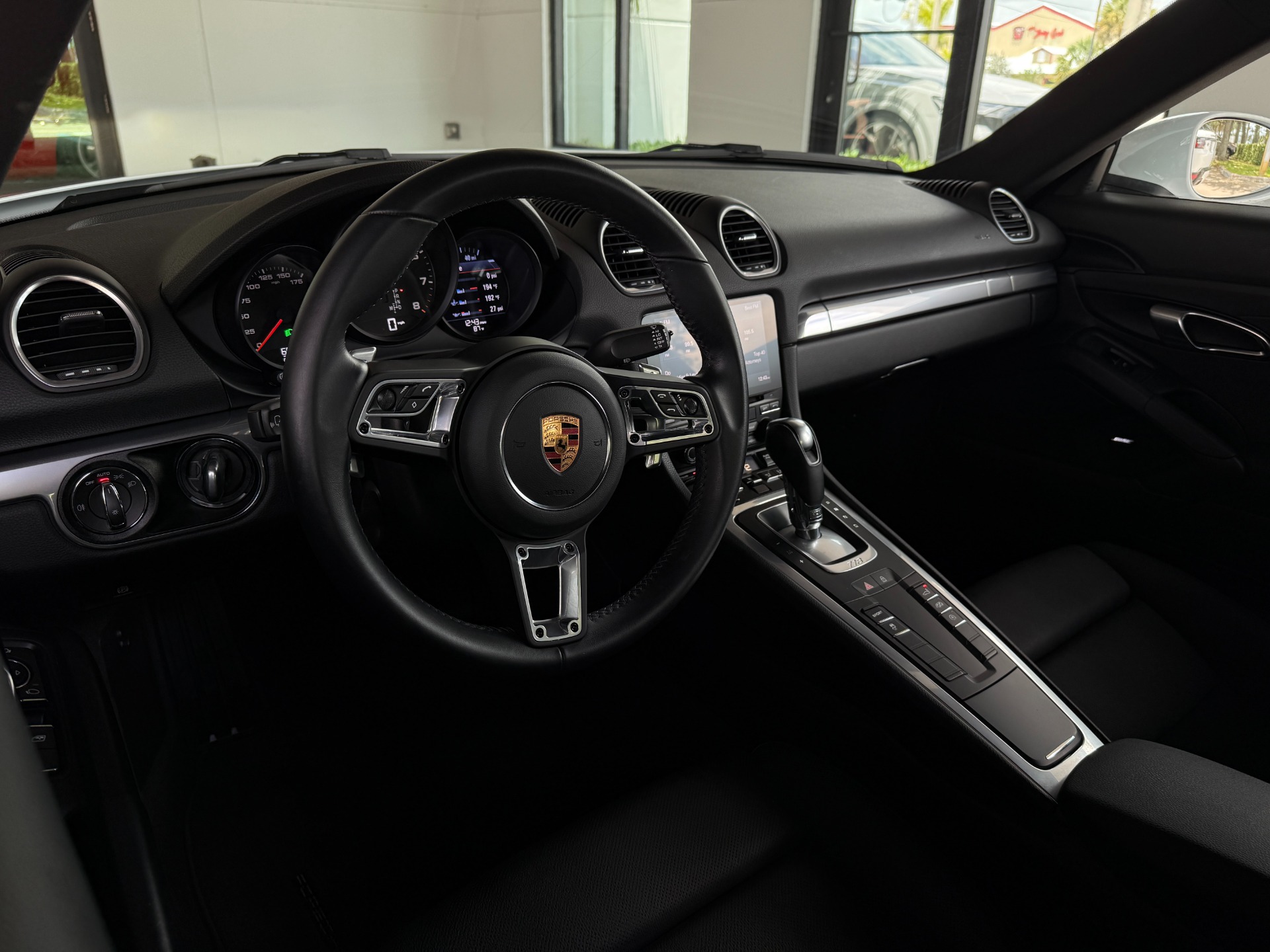 Used-2022-Porsche-718-Cayman
