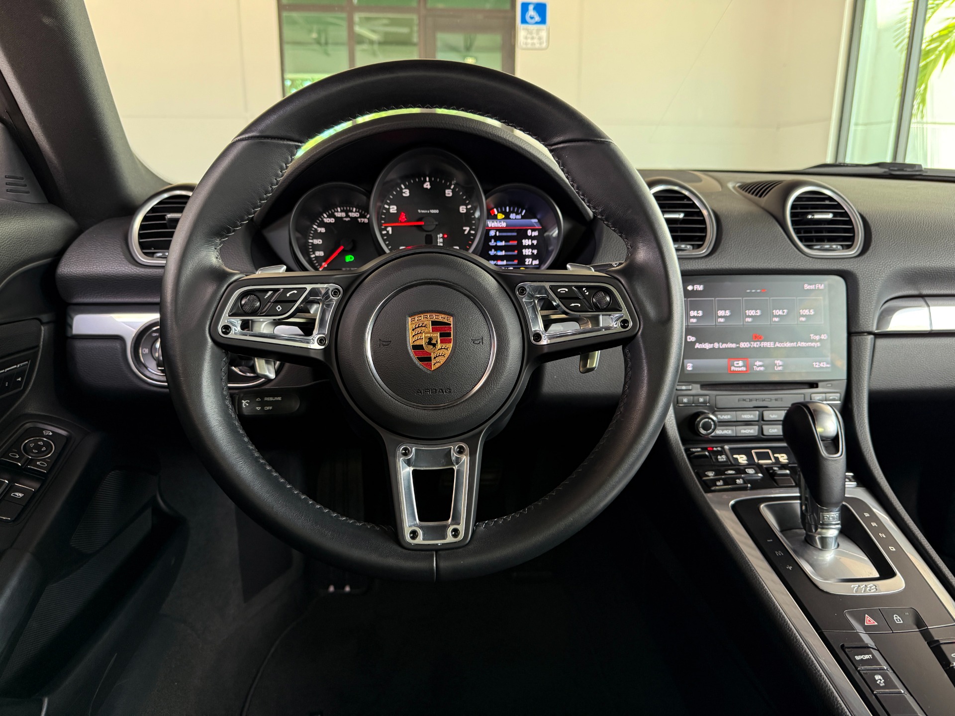 Used-2022-Porsche-718-Cayman