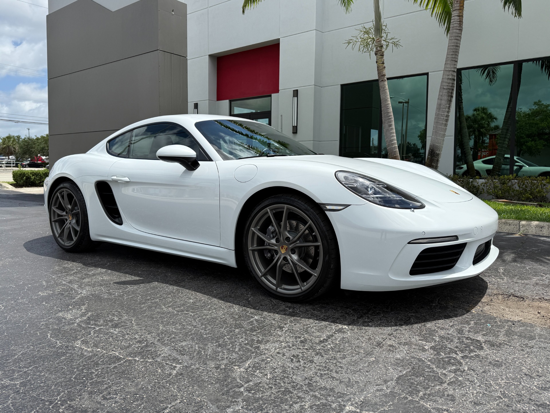 Used-2022-Porsche-718-Cayman