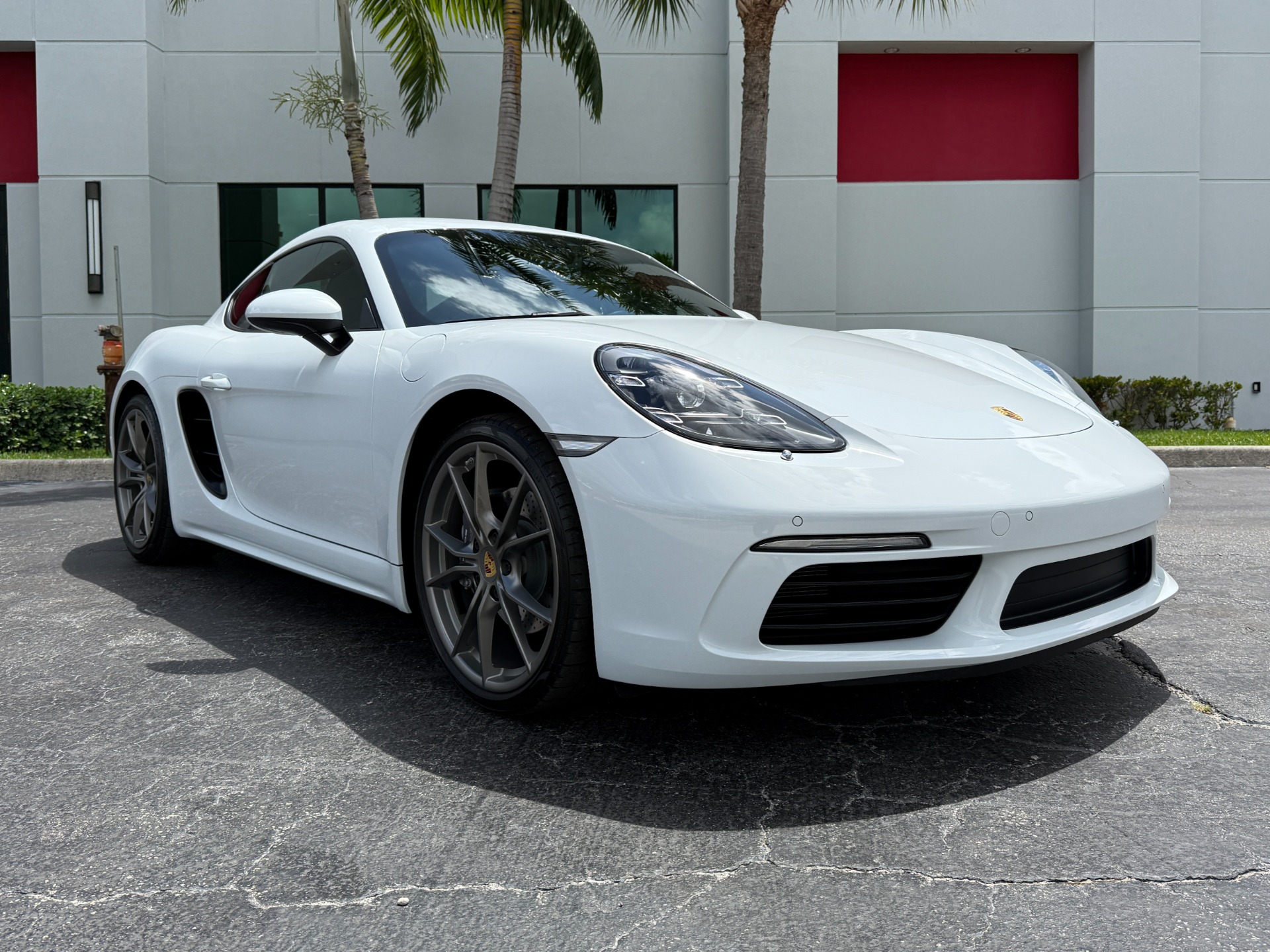 Used-2022-Porsche-718-Cayman