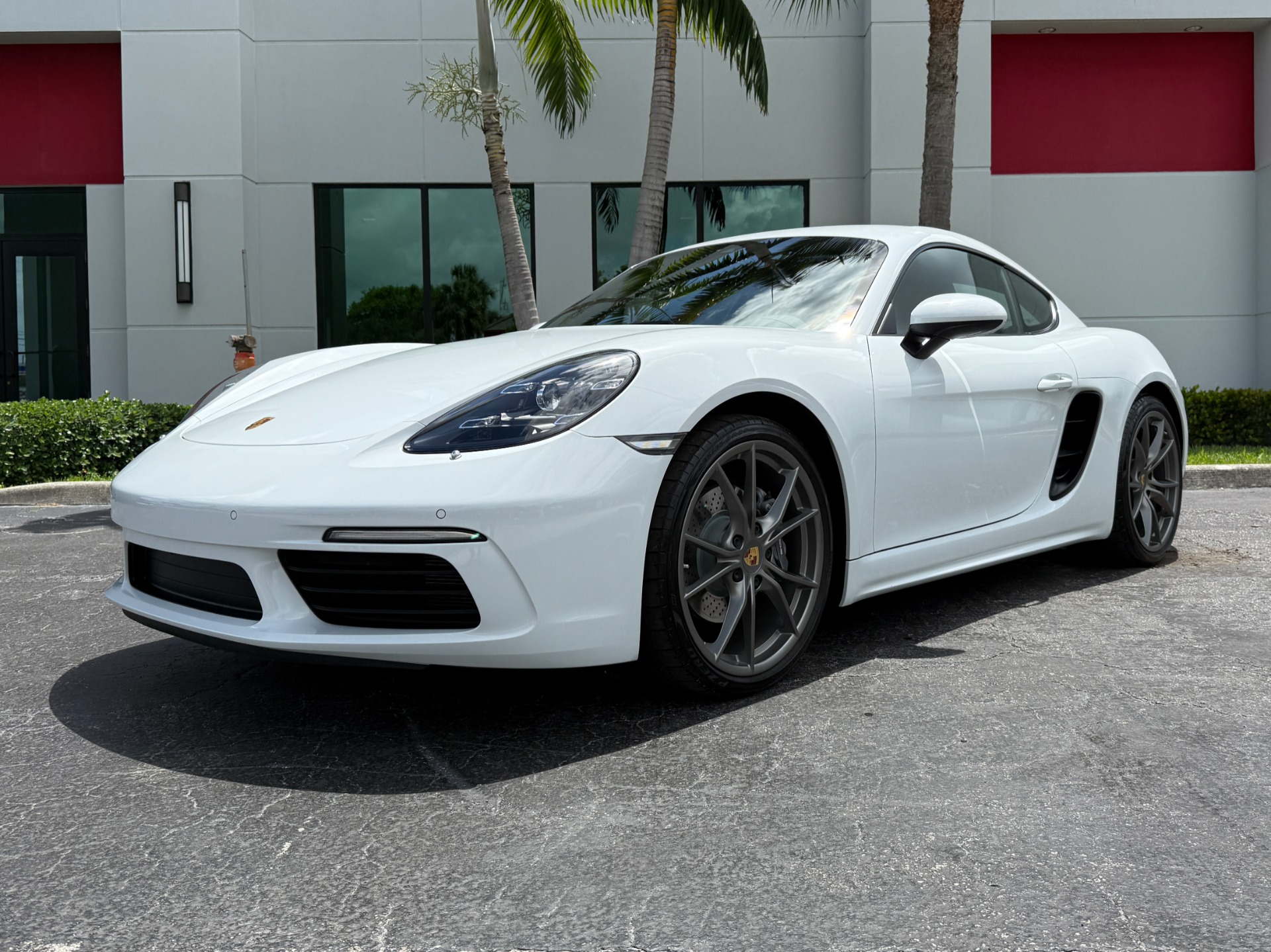 Used-2022-Porsche-718-Cayman