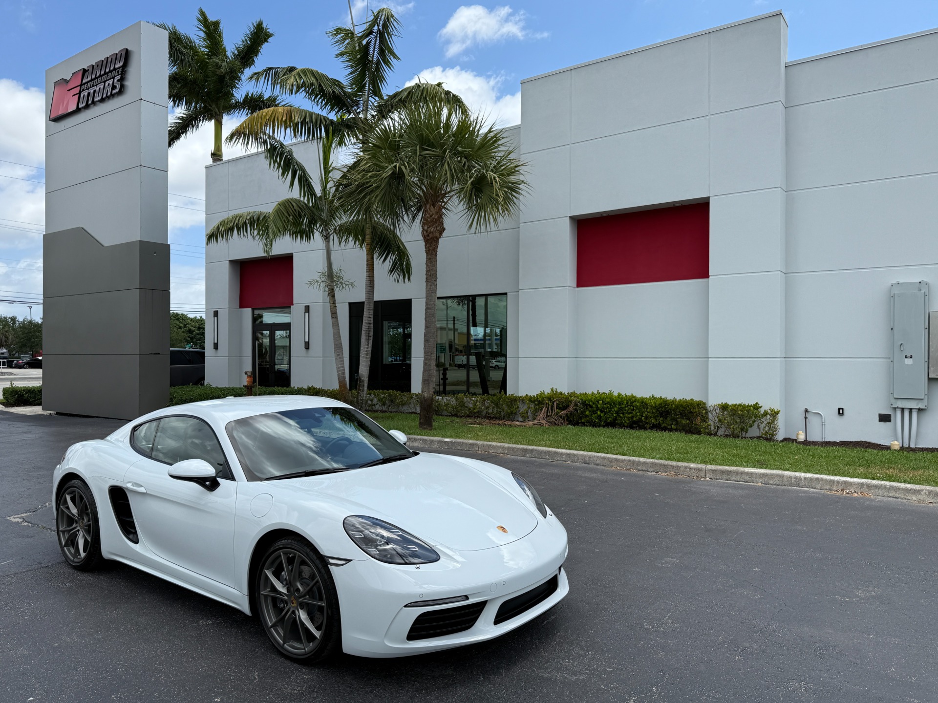 Used-2022-Porsche-718-Cayman