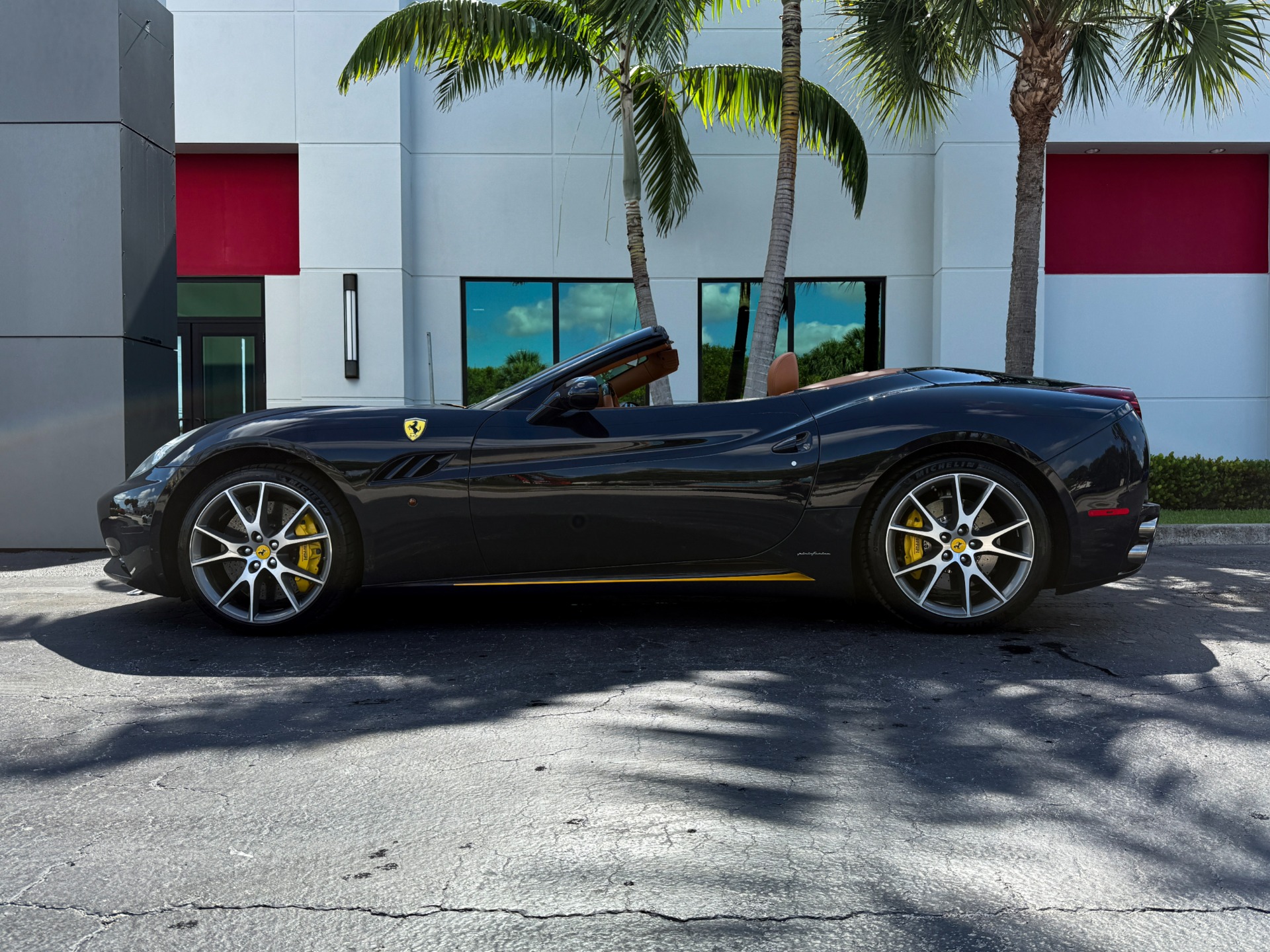 Used-2014-Ferrari-California
