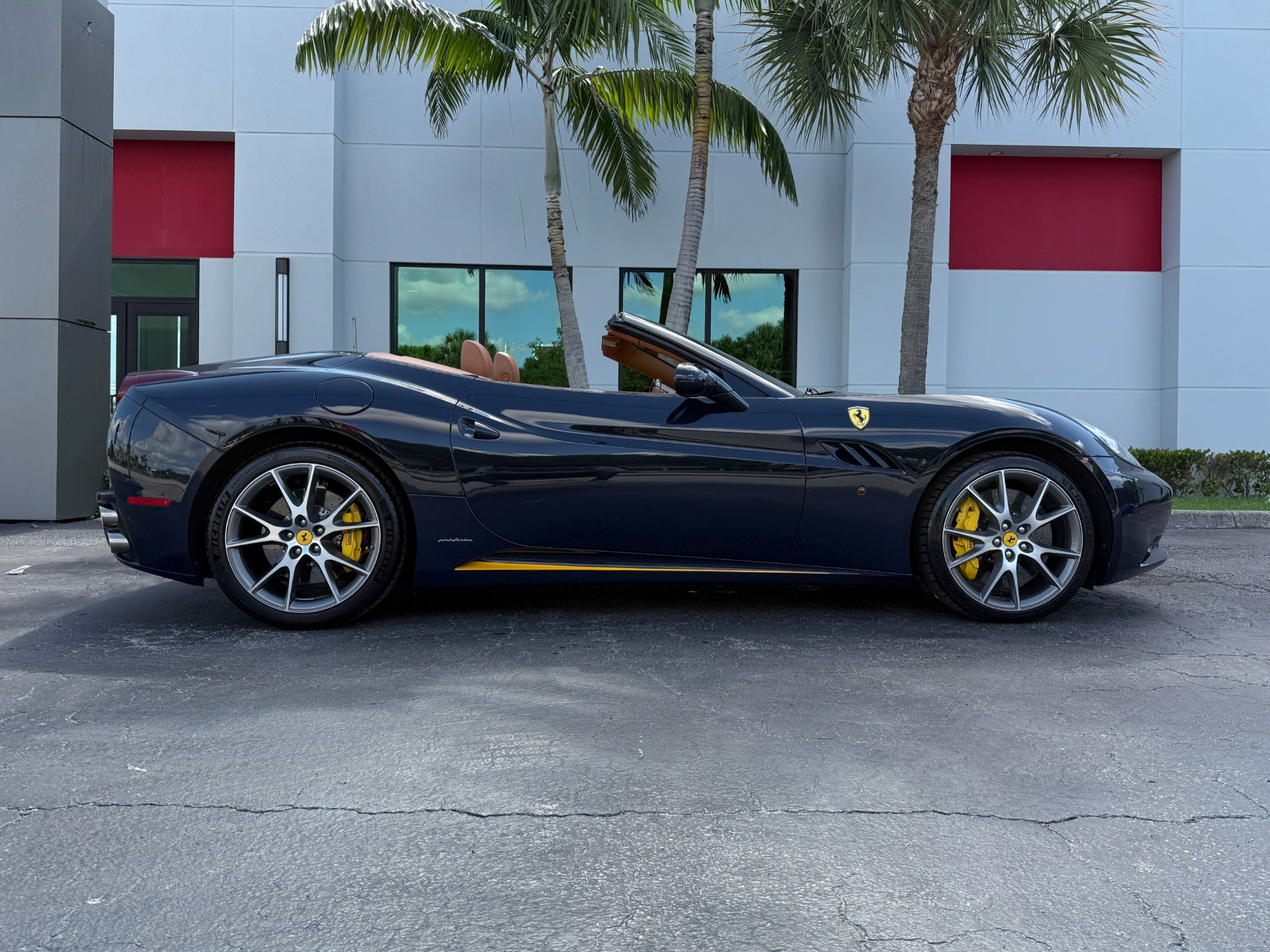 Used-2014-Ferrari-California