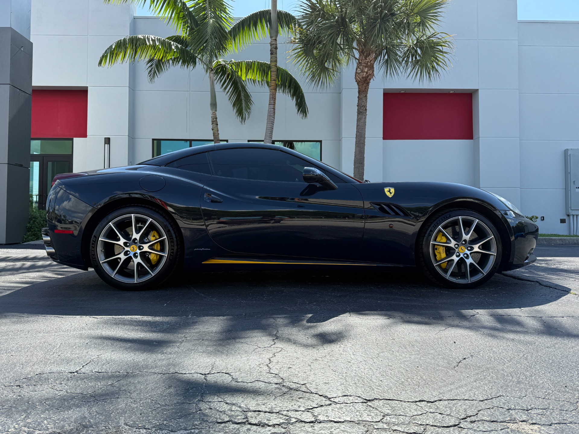 Used-2014-Ferrari-California