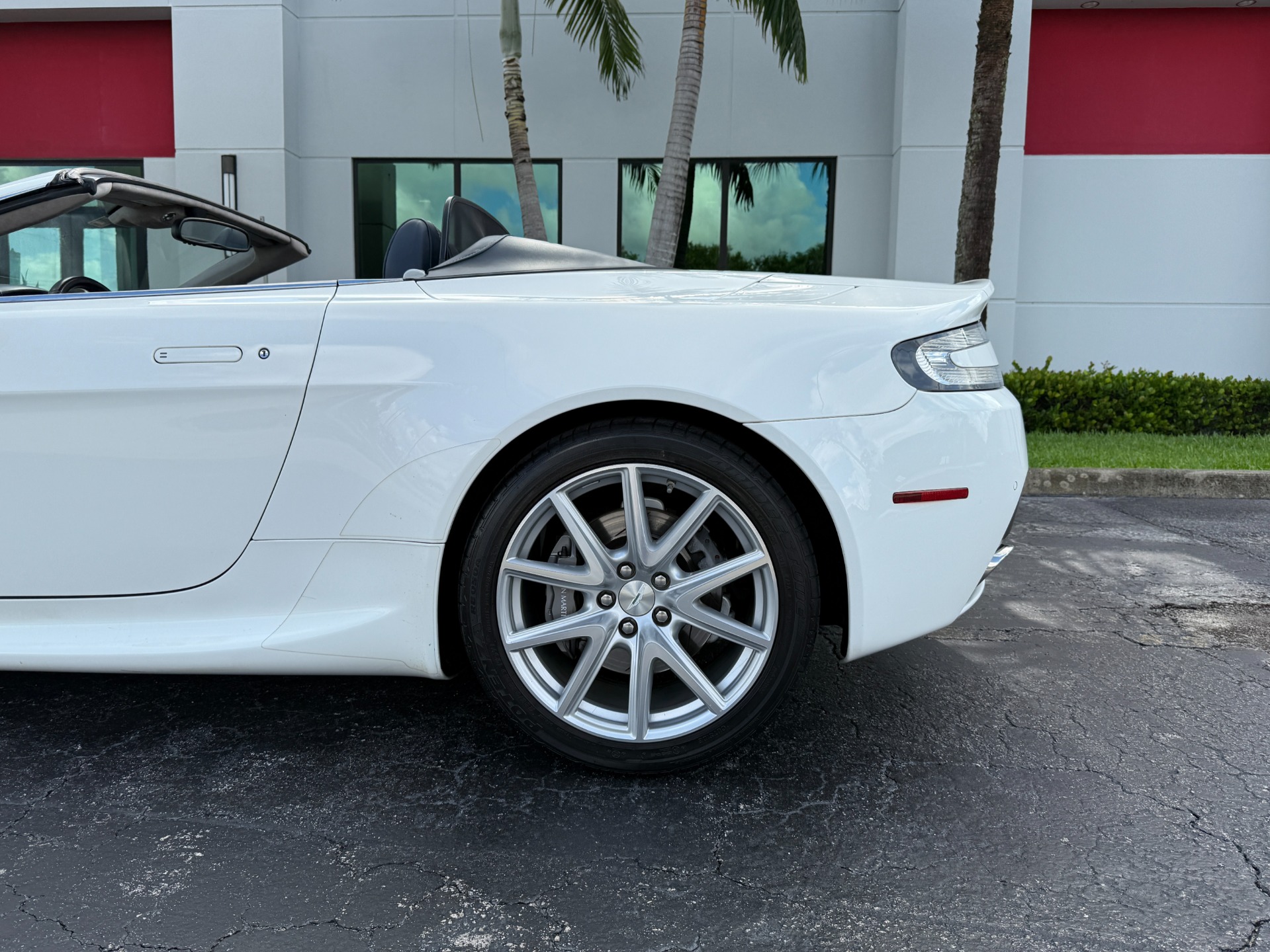 Used-2014-Aston-Martin-V8-Vantage-Roadster