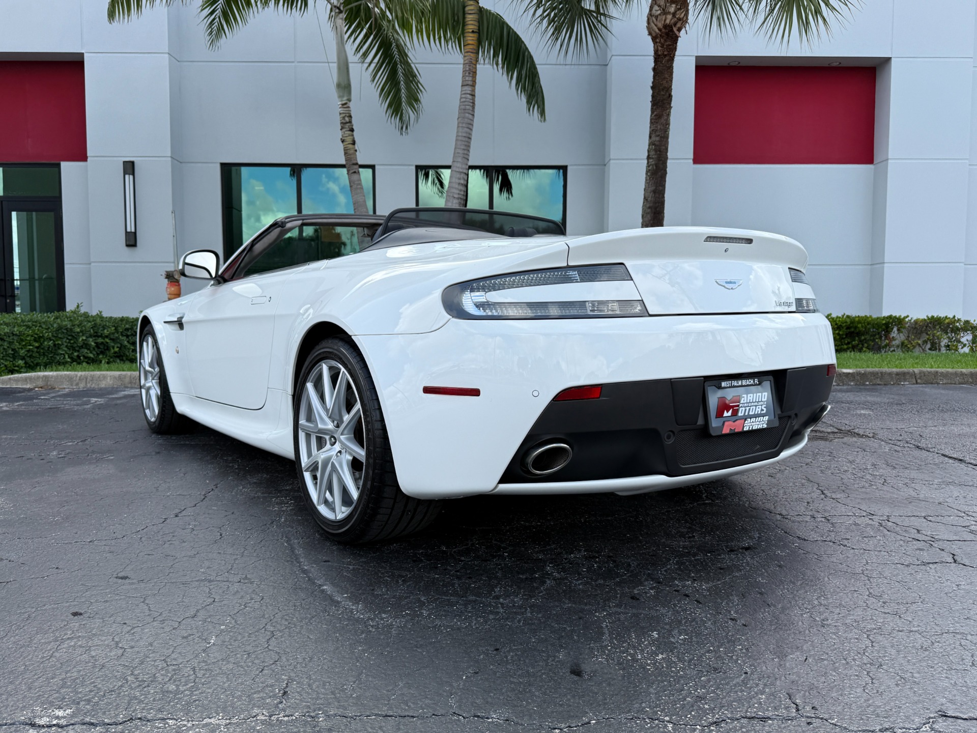 Used-2014-Aston-Martin-V8-Vantage-Roadster