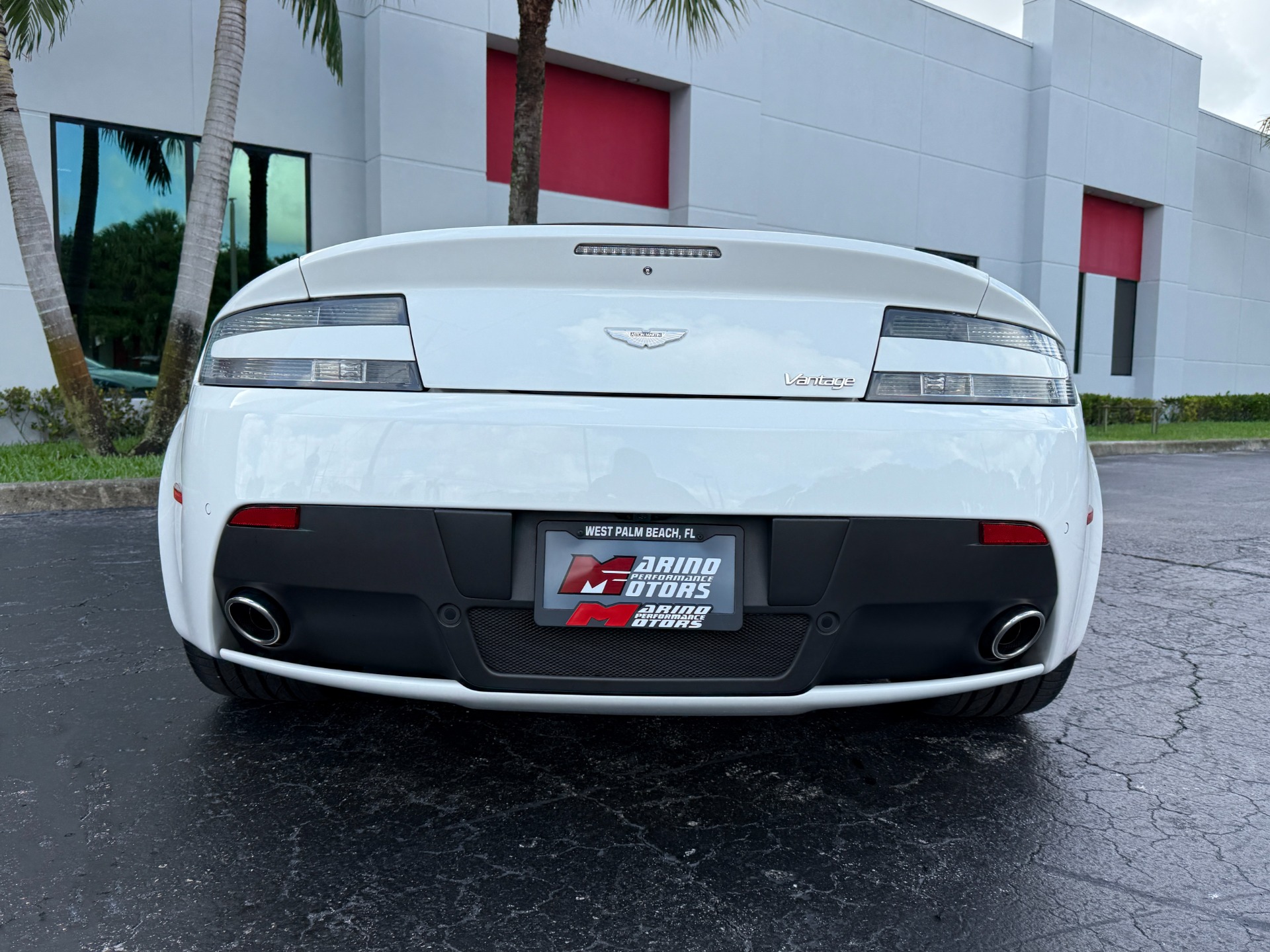 Used-2014-Aston-Martin-V8-Vantage-Roadster