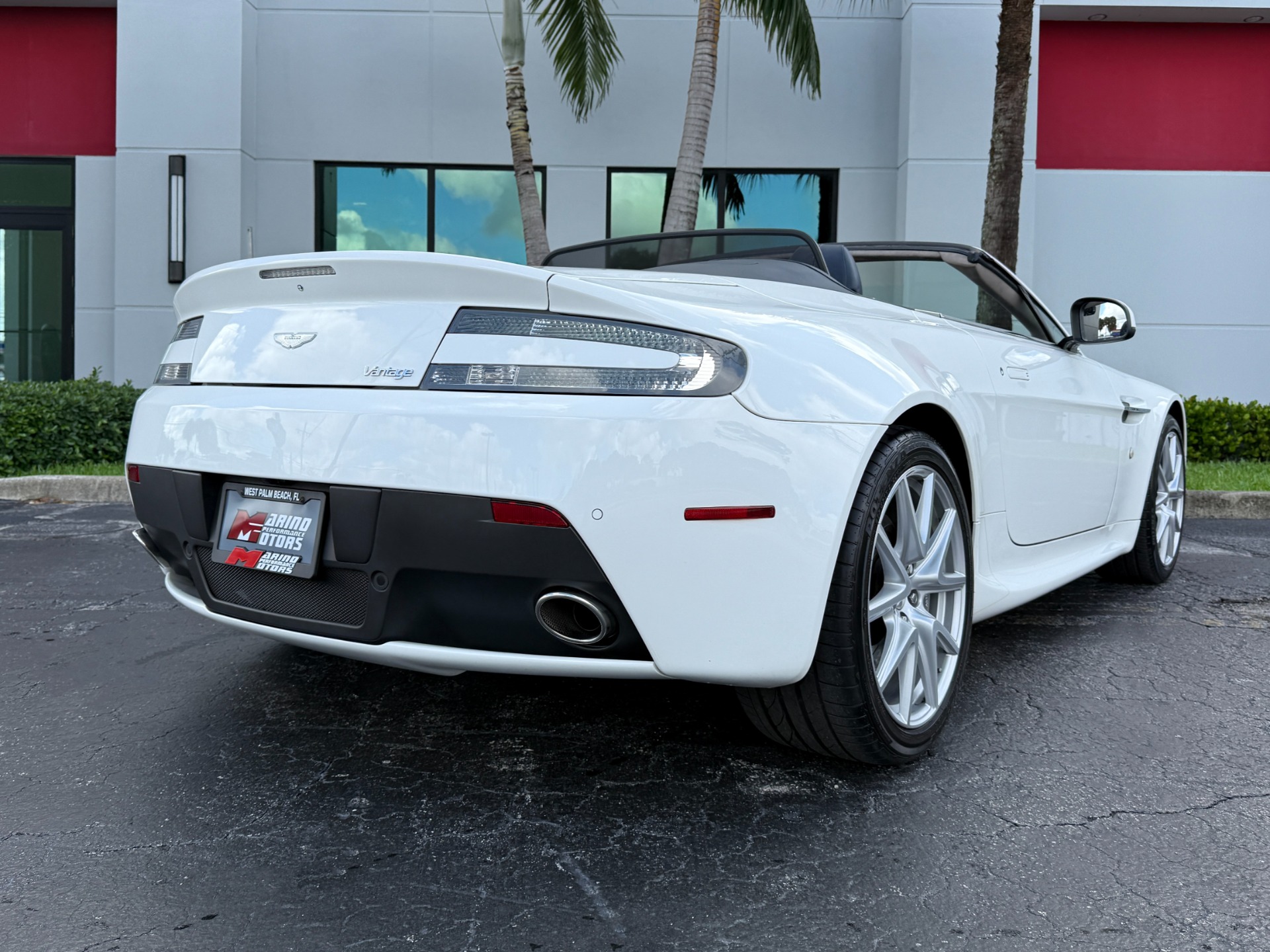 Used-2014-Aston-Martin-V8-Vantage-Roadster