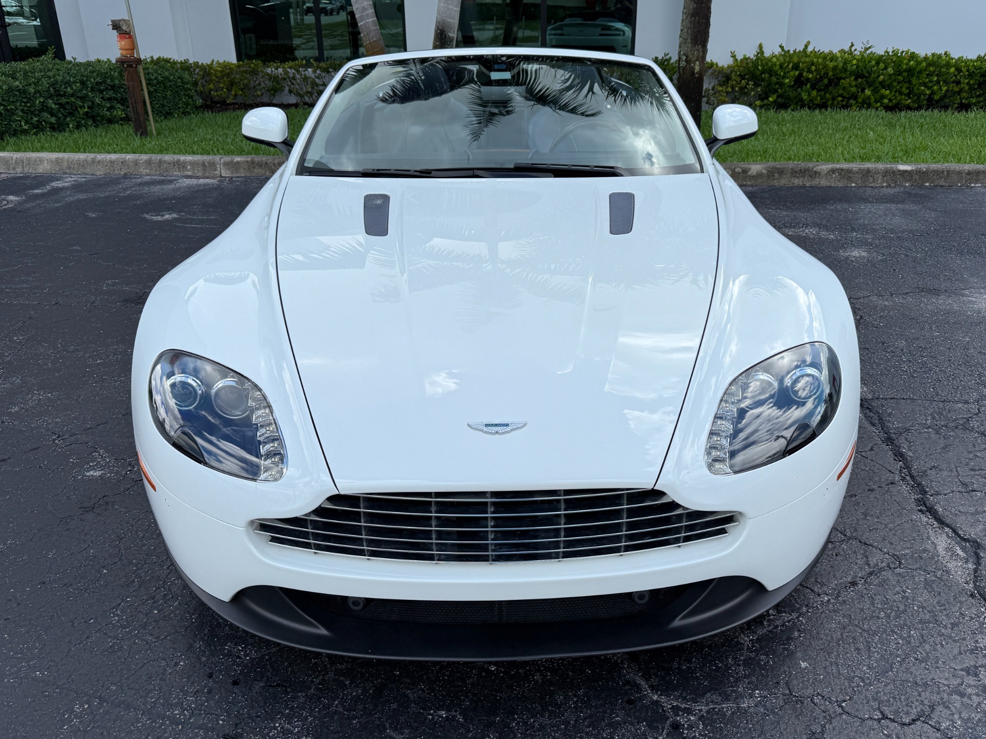 Used-2014-Aston-Martin-V8-Vantage-Roadster