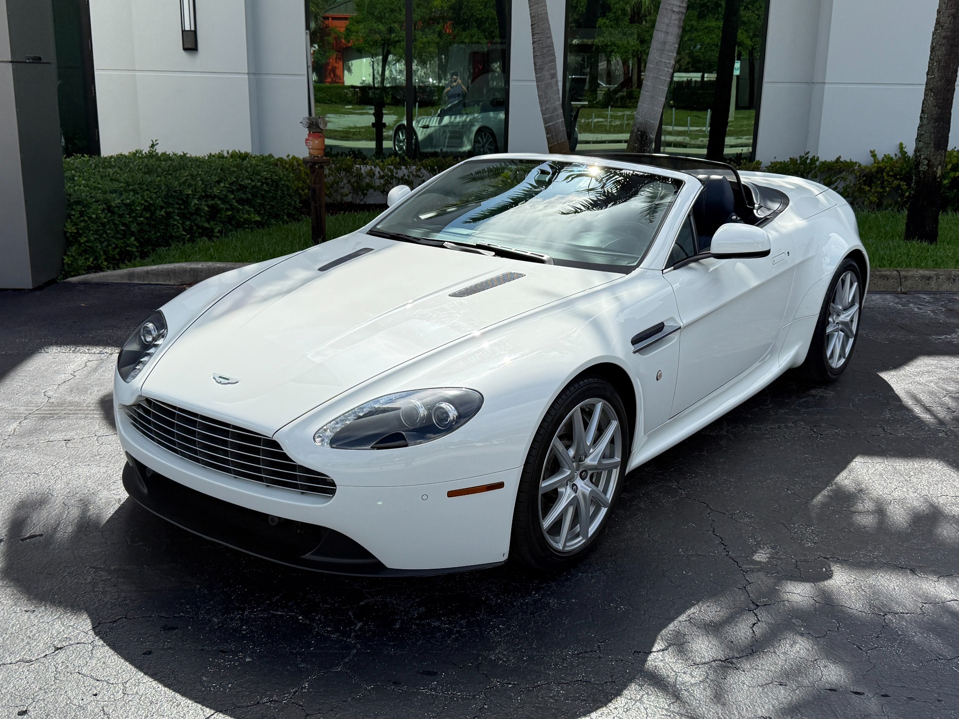 Used-2014-Aston-Martin-V8-Vantage-Roadster