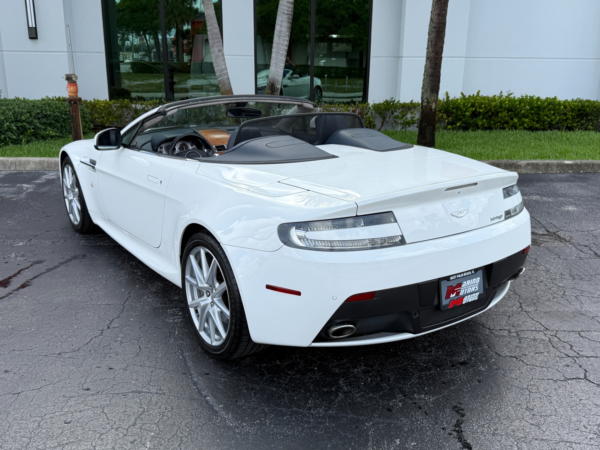 Used-2014-Aston-Martin-V8-Vantage-Roadster