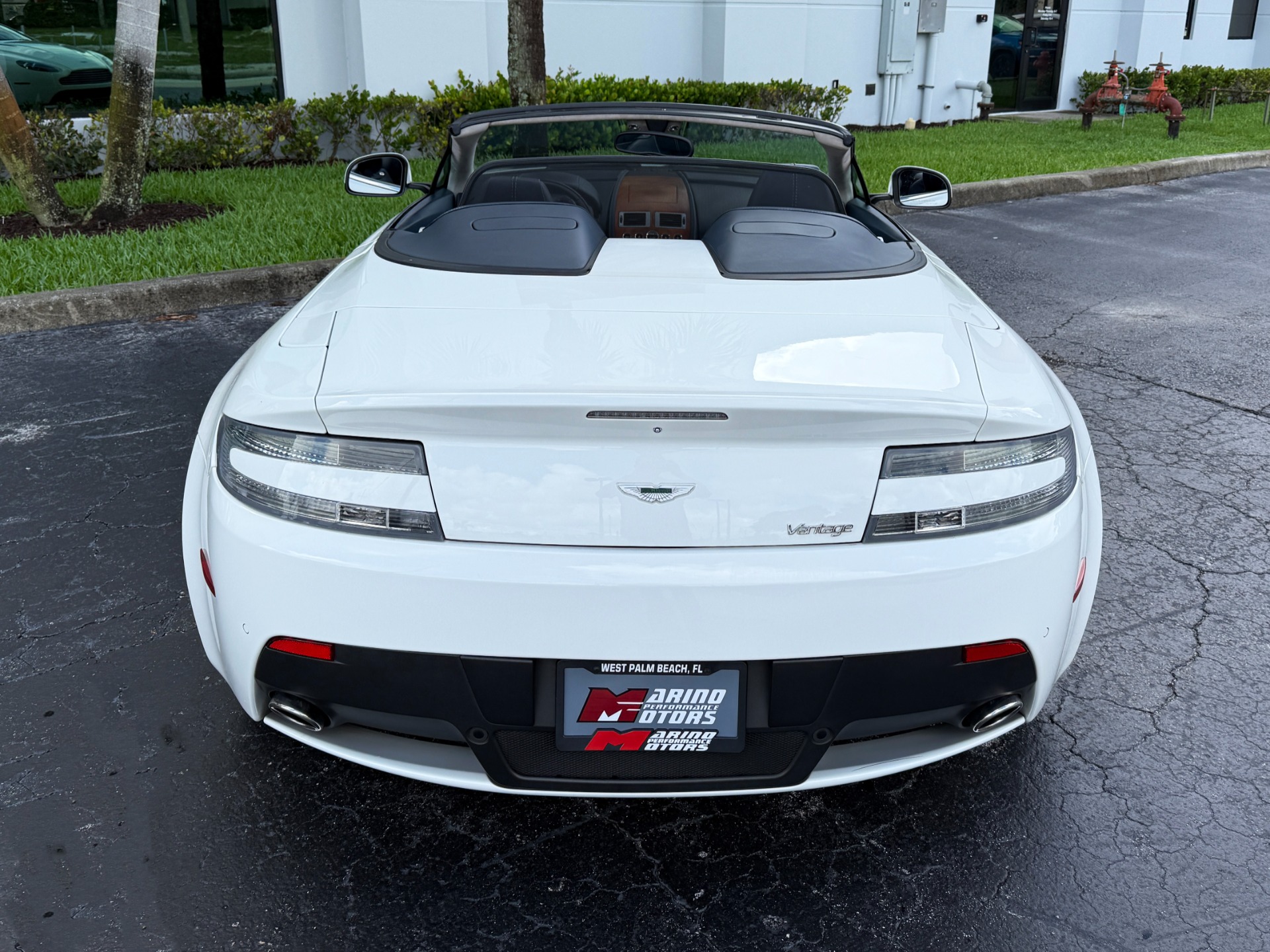 Used-2014-Aston-Martin-V8-Vantage-Roadster