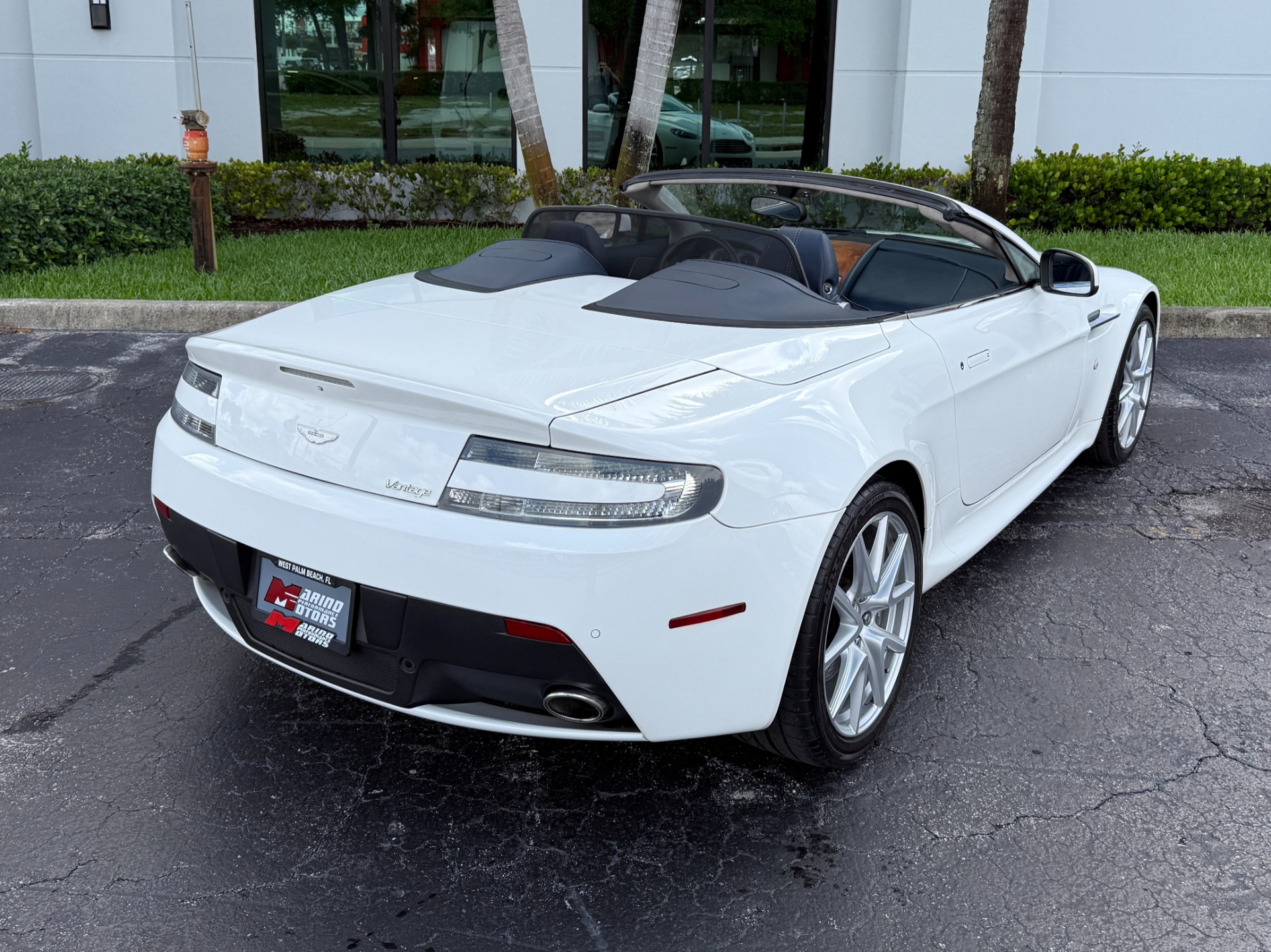 Used-2014-Aston-Martin-V8-Vantage-Roadster