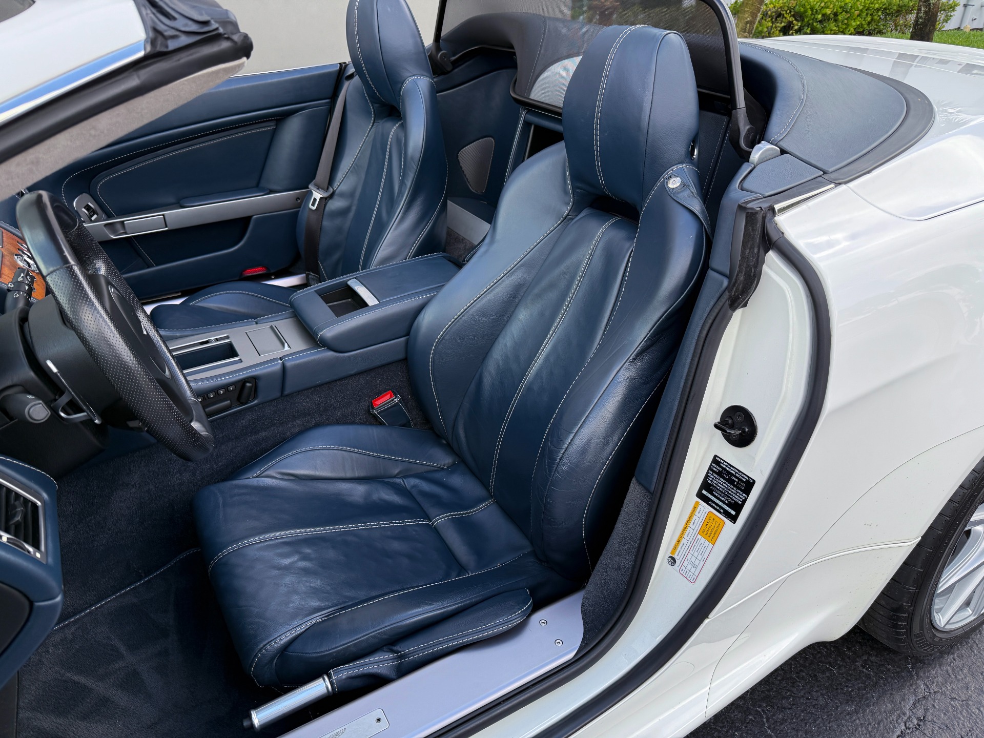 Used-2014-Aston-Martin-V8-Vantage-Roadster