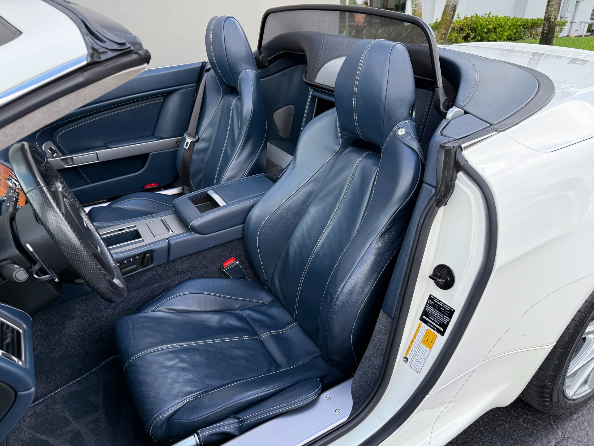 Used-2014-Aston-Martin-V8-Vantage-Roadster