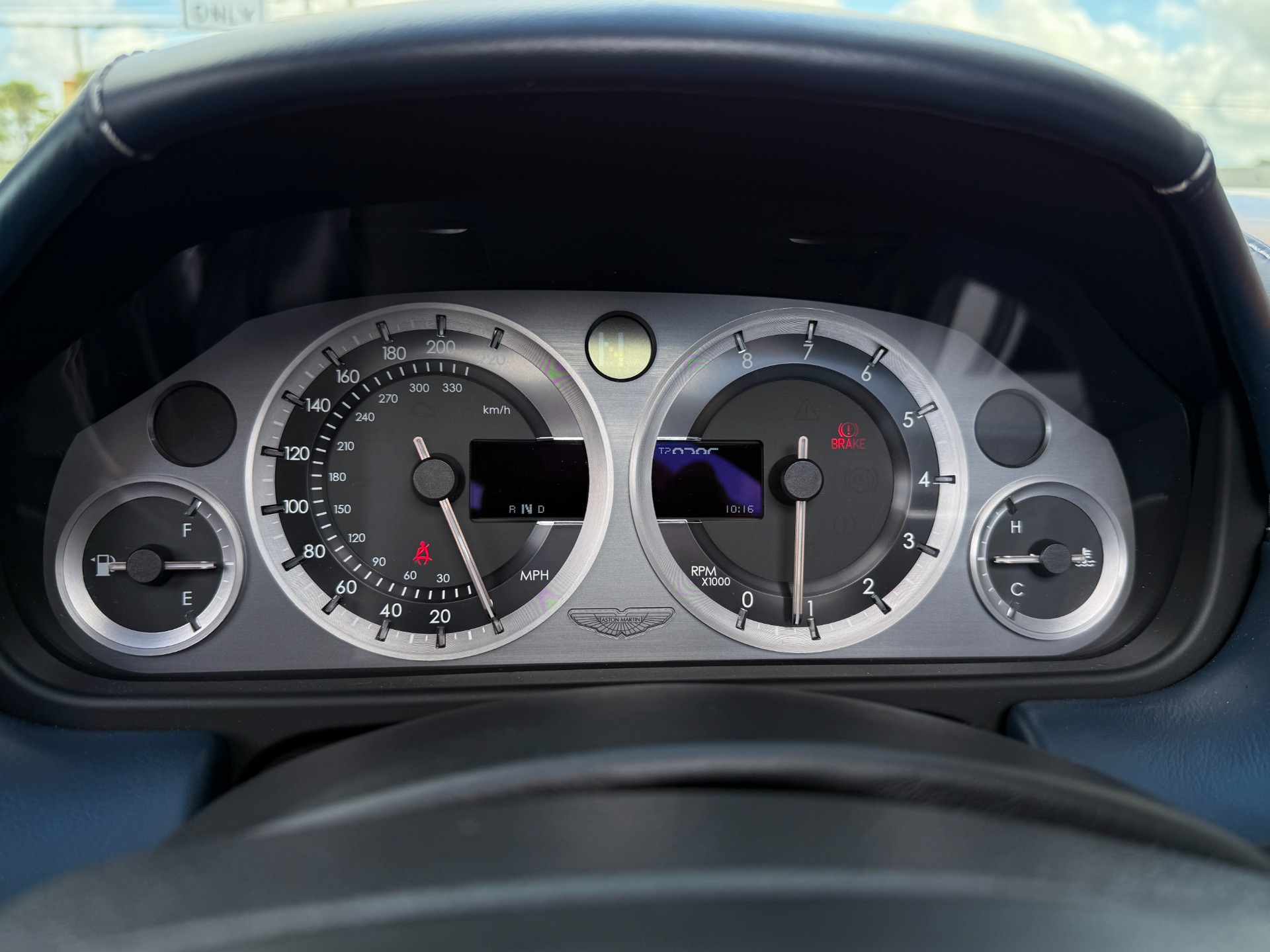 Used-2014-Aston-Martin-V8-Vantage-Roadster