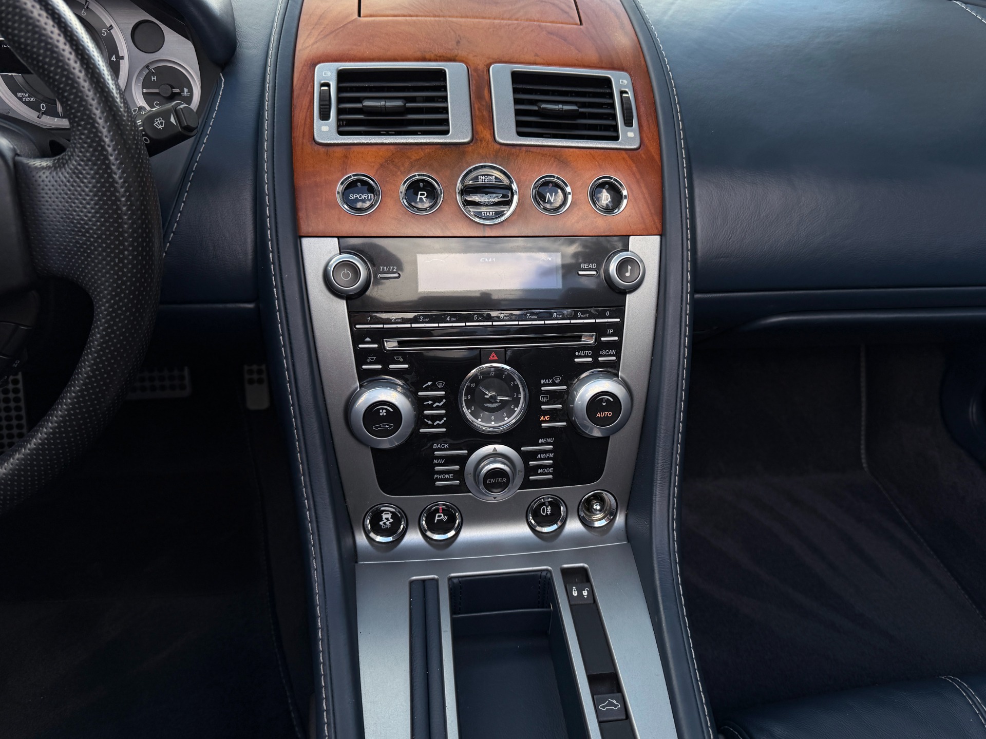 Used-2014-Aston-Martin-V8-Vantage-Roadster