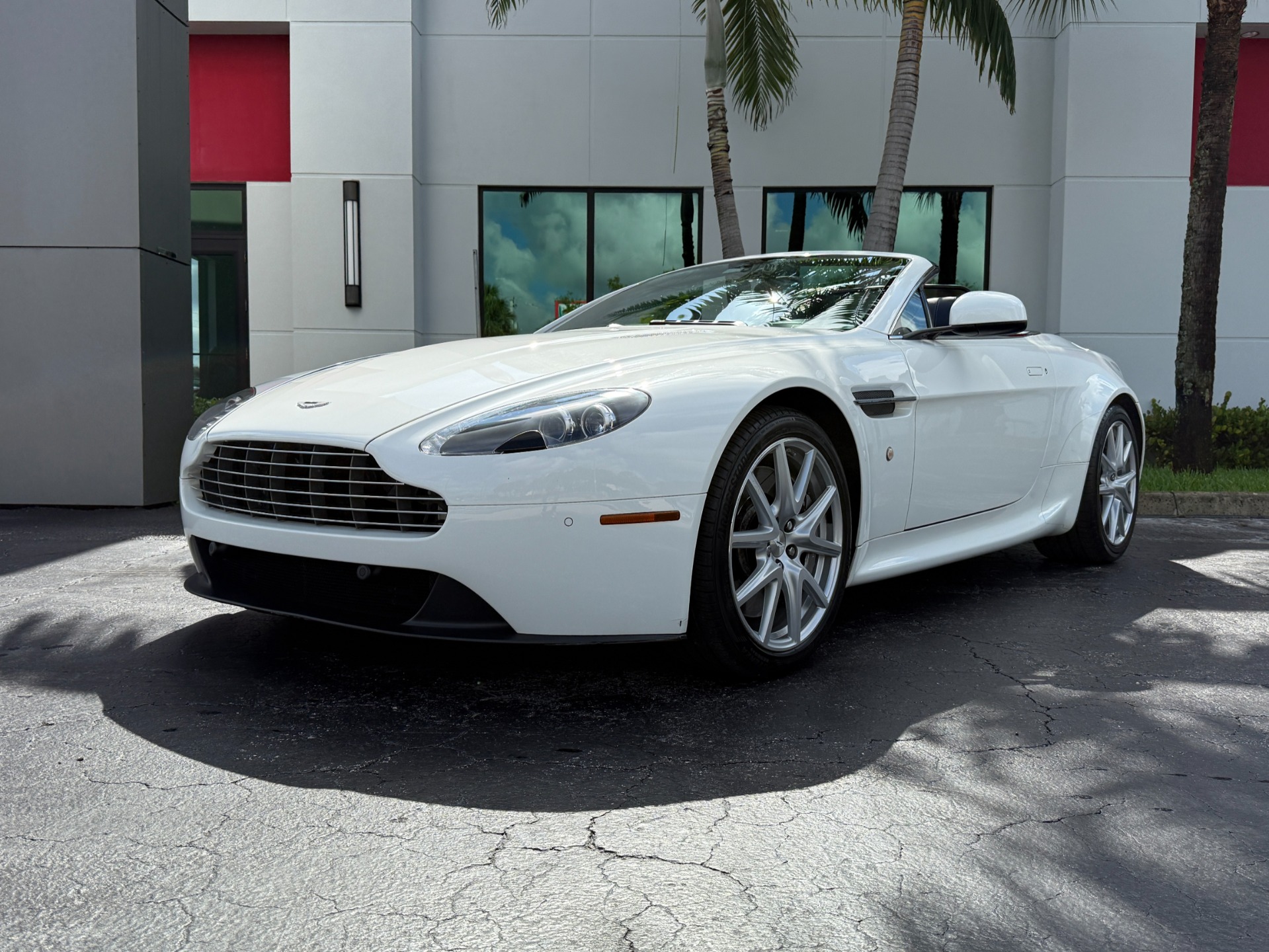 Used-2014-Aston-Martin-V8-Vantage-Roadster