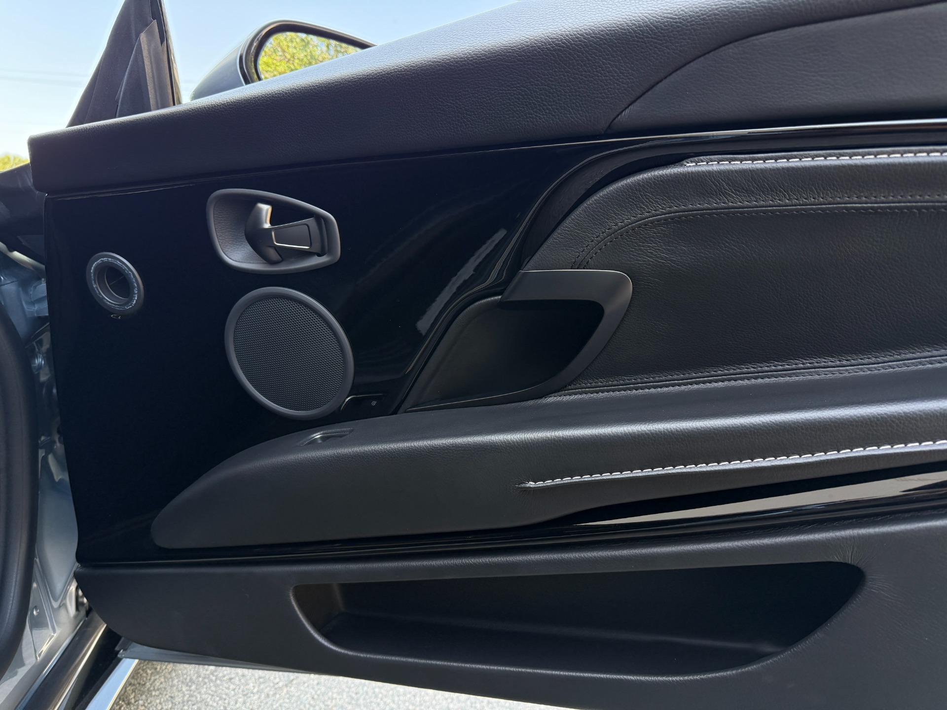 Used-2018-Aston-Martin-DB11-V12