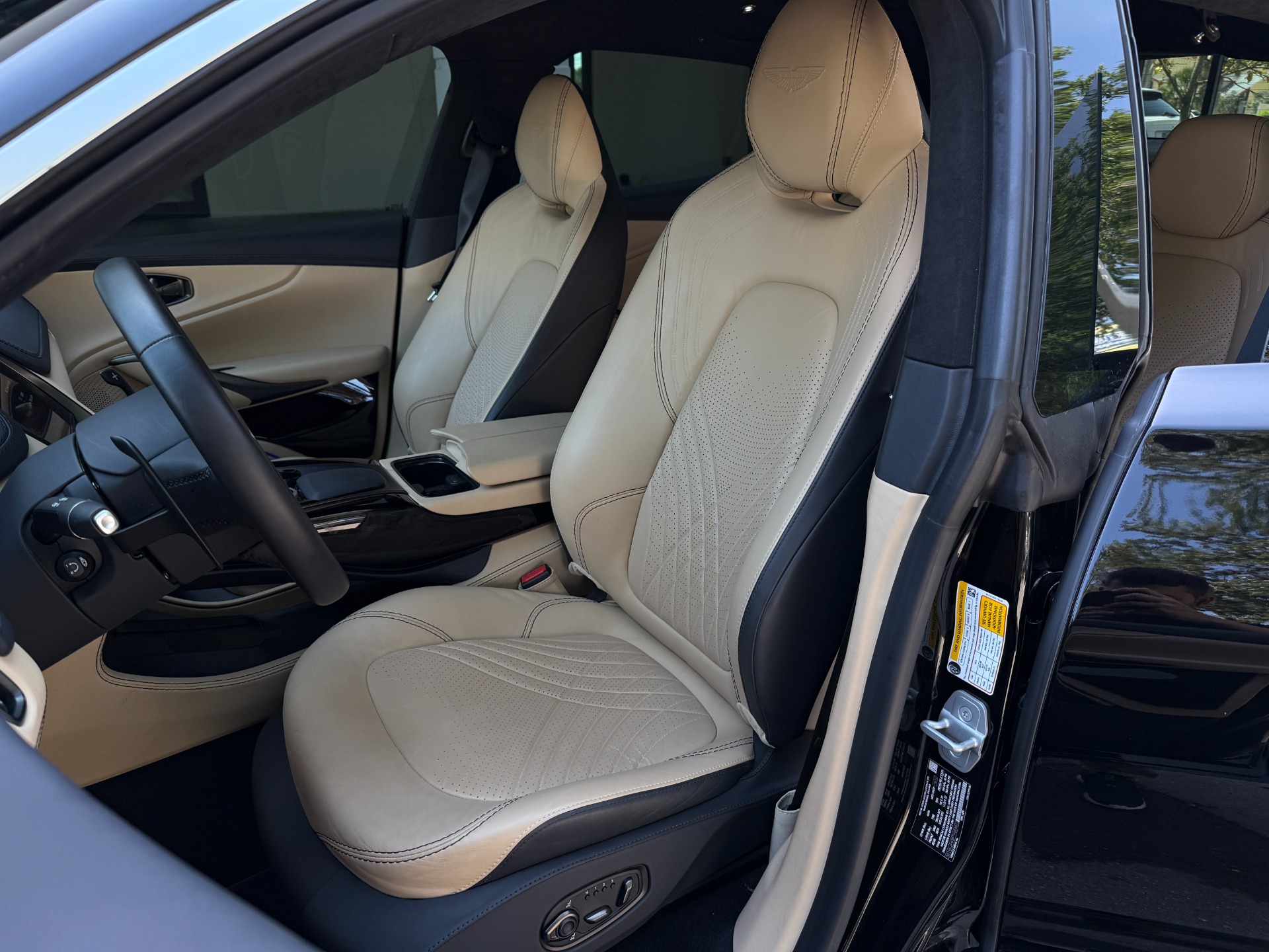 Used-2023-Aston-Martin-DBX