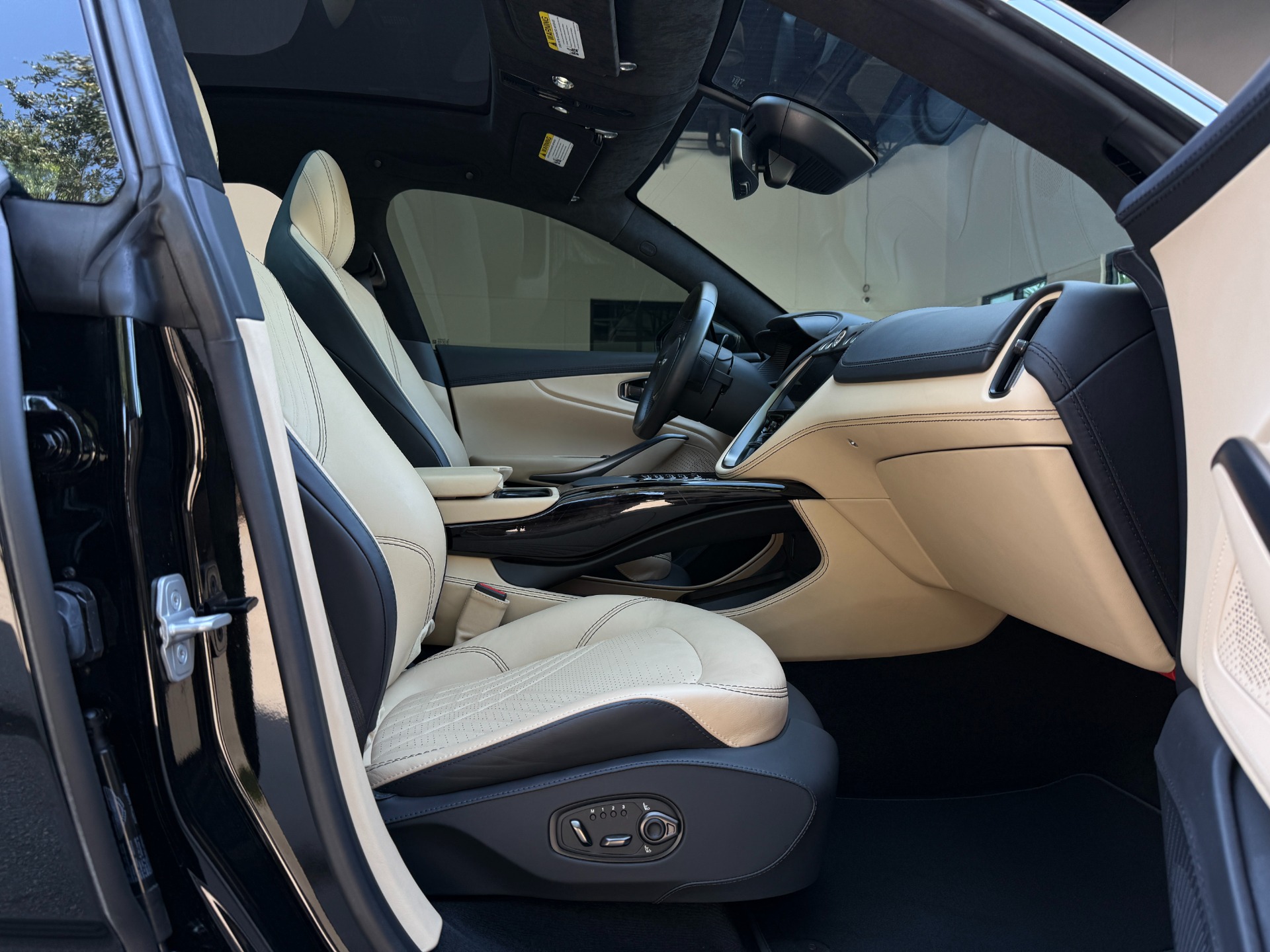 Used-2023-Aston-Martin-DBX