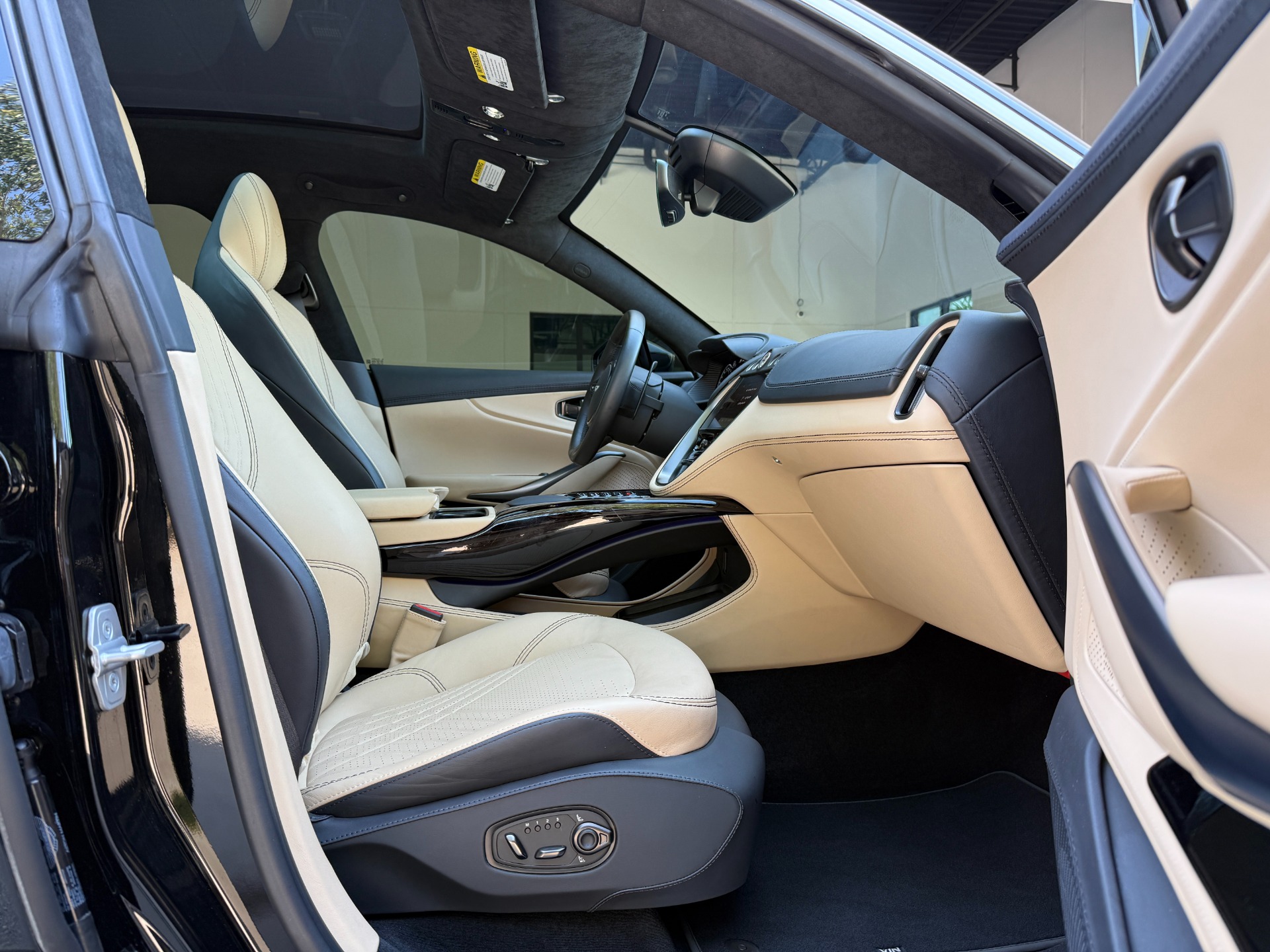 Used-2023-Aston-Martin-DBX