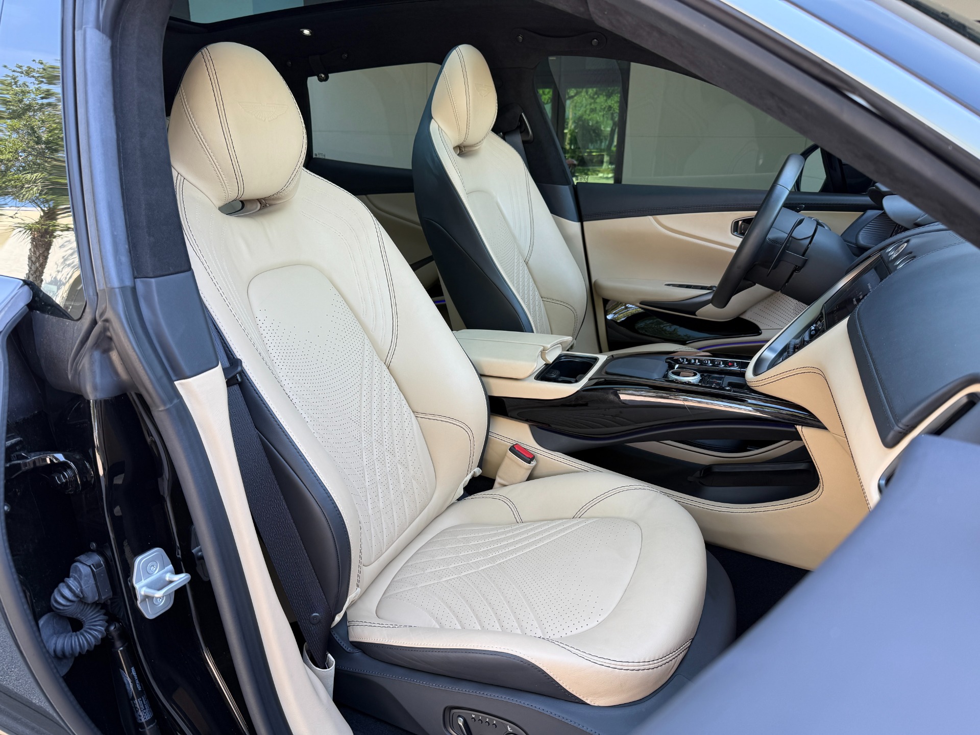 Used-2023-Aston-Martin-DBX