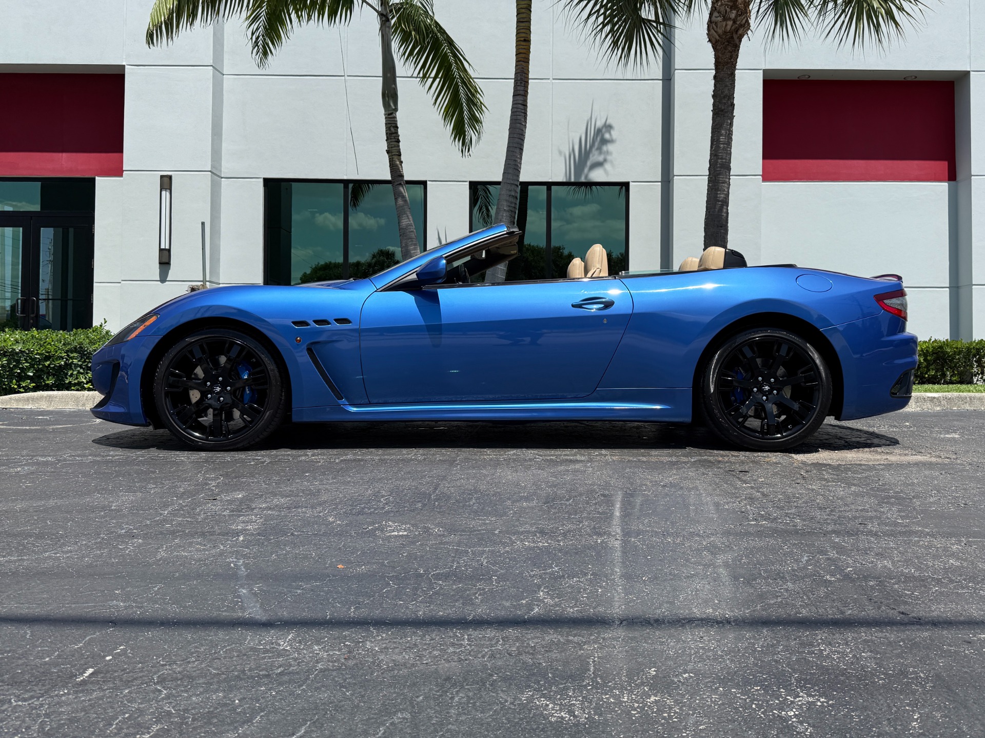 Used-2014-Maserati-GranTurismo-MC